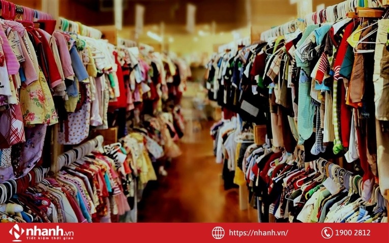 Xu hướng tiêu dùng tiết kiệm nên nhiều người tìm đến quần áo hàng thùng