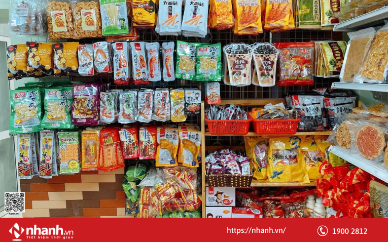 Các loại đồ ăn nhanh như snack, bánh kẹo,... có thể kinh doanh trong tiệm tạp hóa