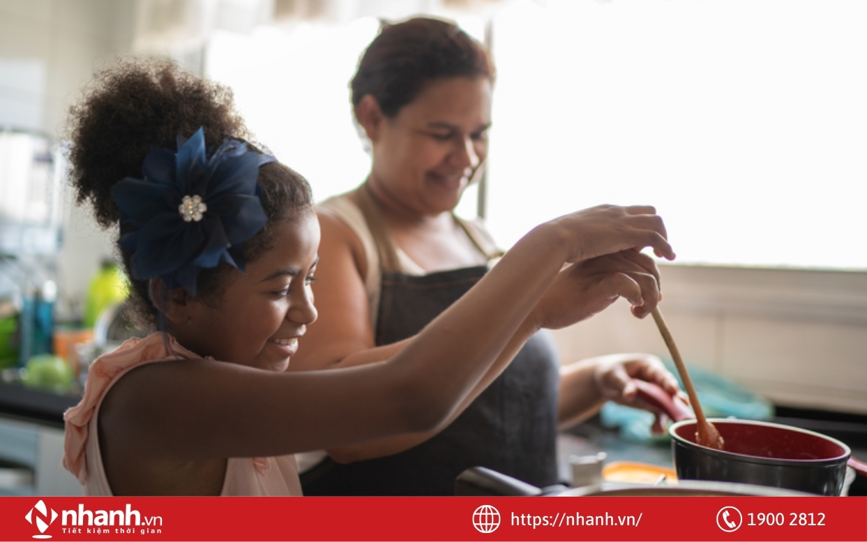 Con cái chuẩn bị bữa sáng cho mẹ nhân Ngày của mẹ ở Mỹ