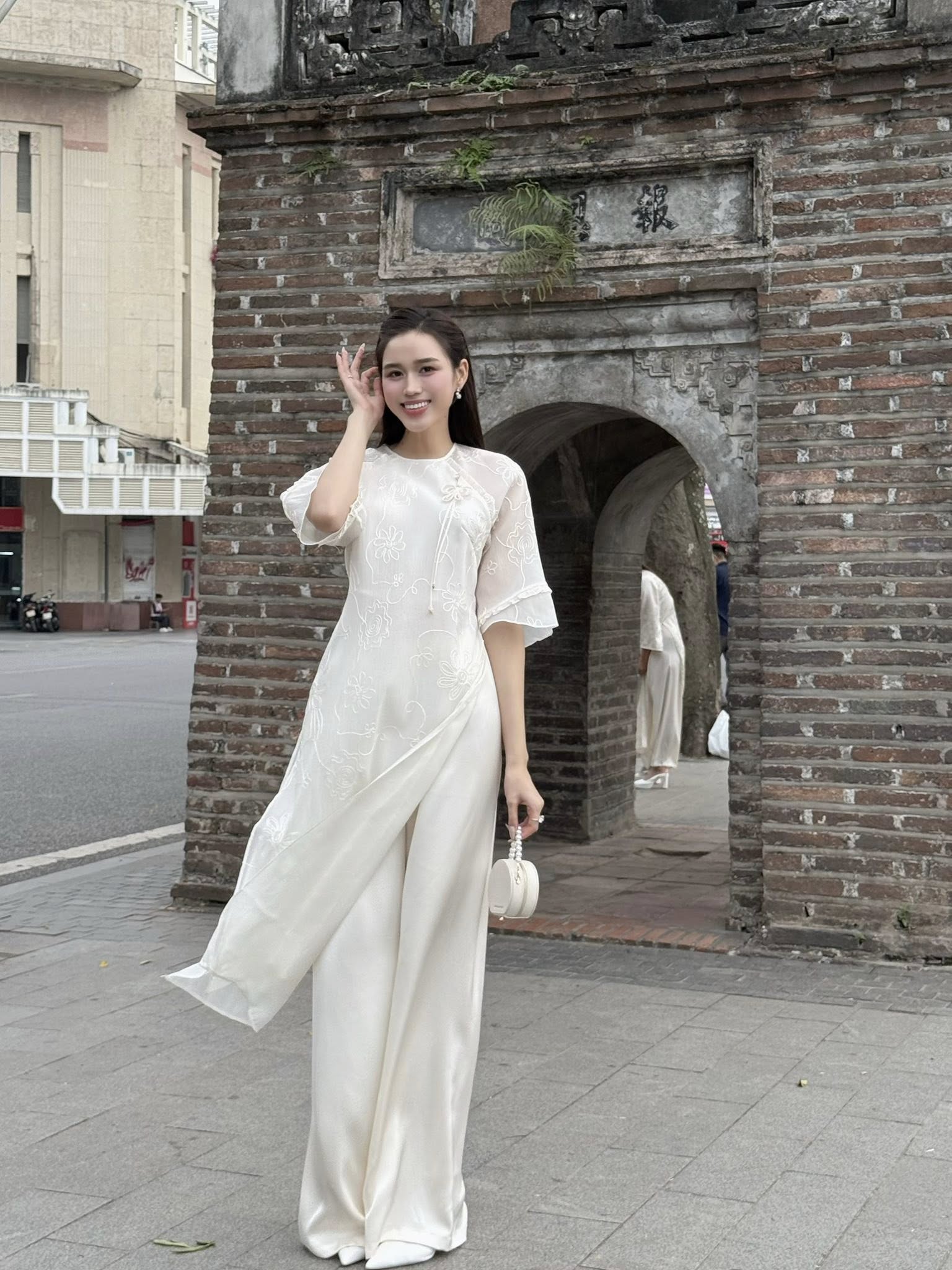 Bat-Mi-Nhung-Mau-Ao-Dai-Chan-Ai-Duoc-Cac-Hoa-A-Hau-Va-Dau-Hao-Mon-San-Don-Nhiet-Tinh-Tet-2026_595457335_1437480731717656_6056765641226799761_n.jpg