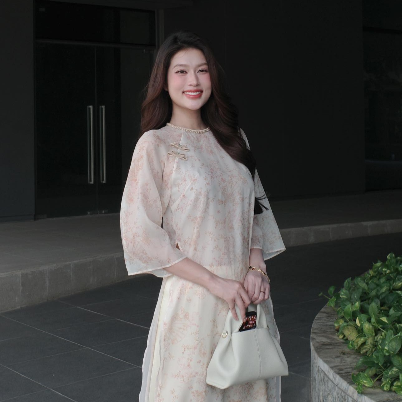 Goi-y-5-mau-ao-dai-Tet-2026-duoc-cac-hoa-a-hau-va-dien-vien-uu-ai-lua-chon-4.jpg