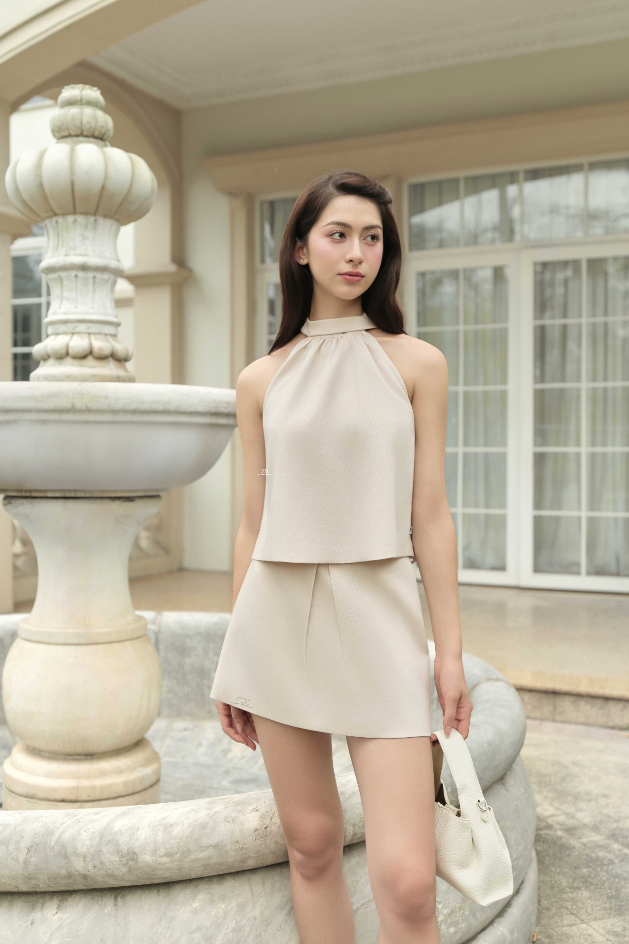 Áo yếm giật bom