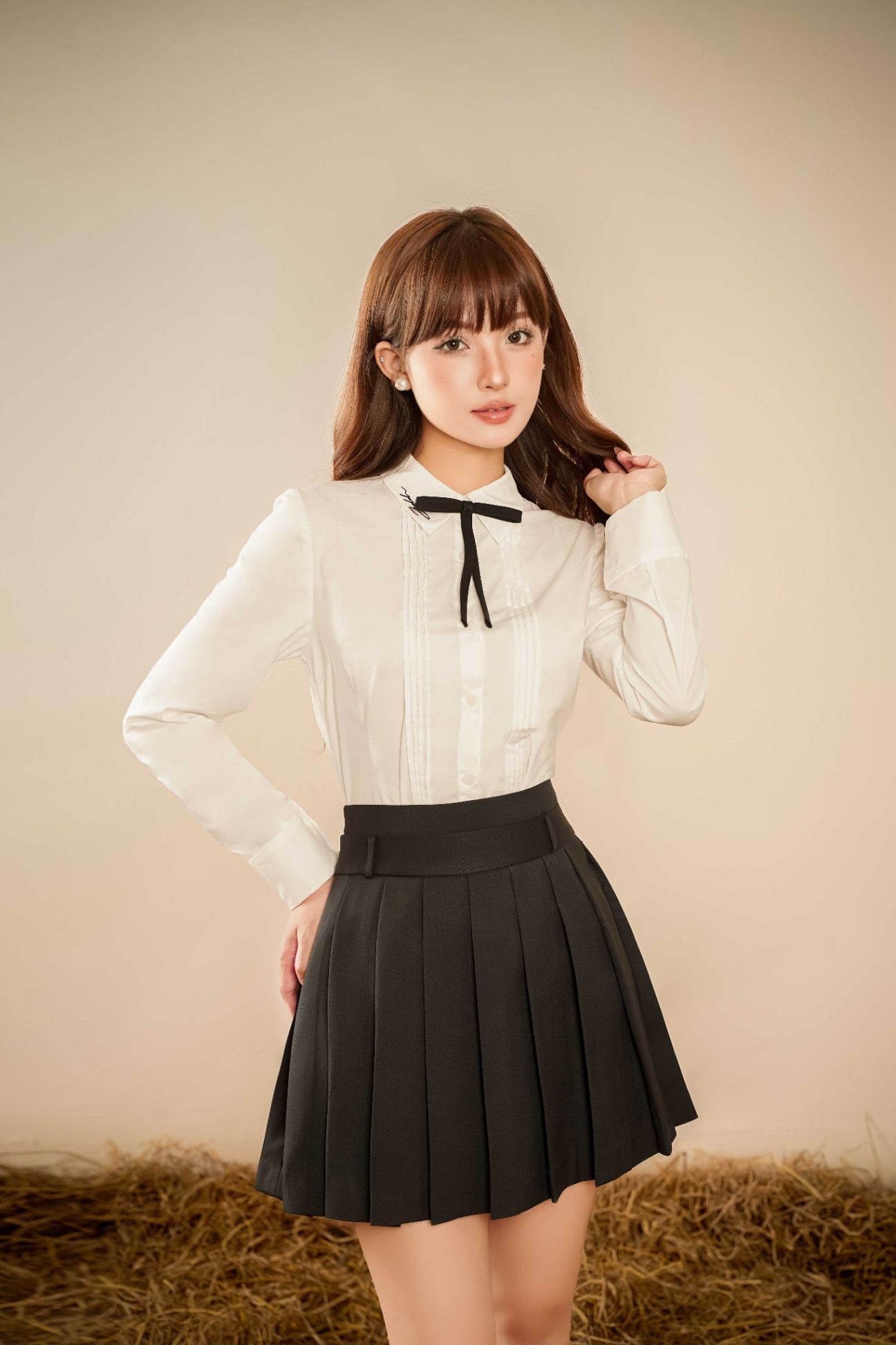 Áo sơ mi cổ đức thêu, xếp ly ngực