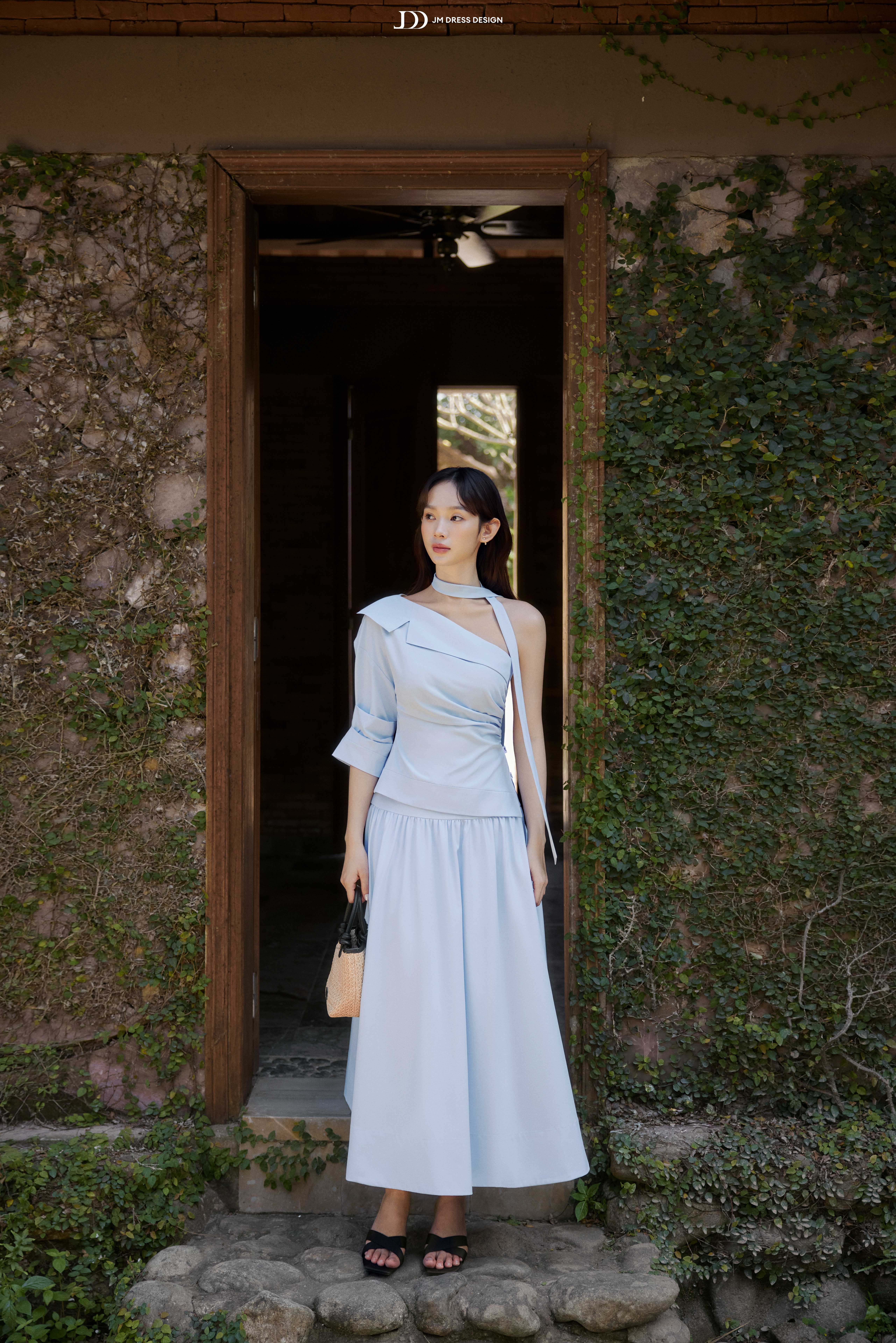 Áo Resort lệch vai, thắt khăn rời