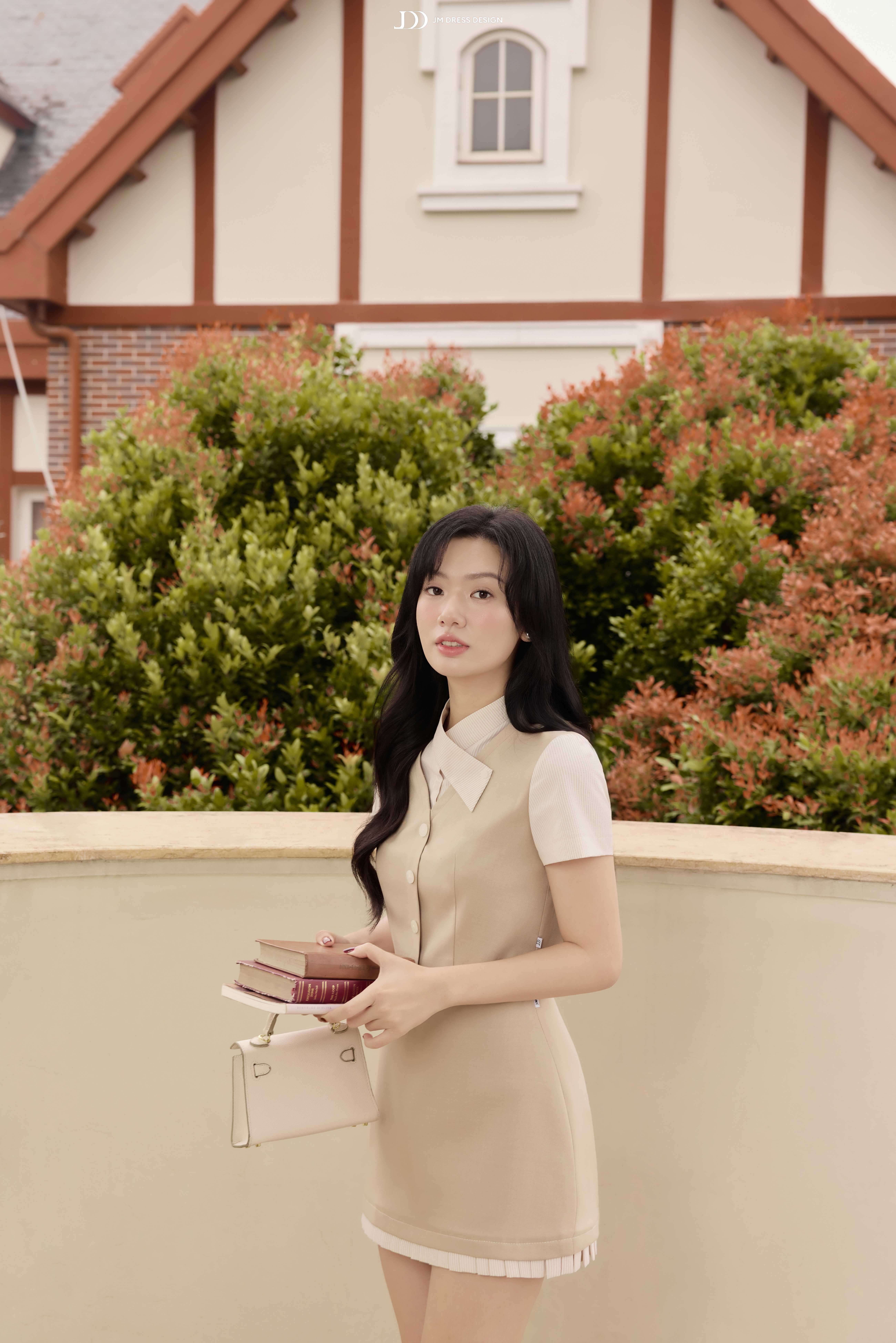 Áo Xuân Hè kiểu sát nách phối cổ đức cách điệu