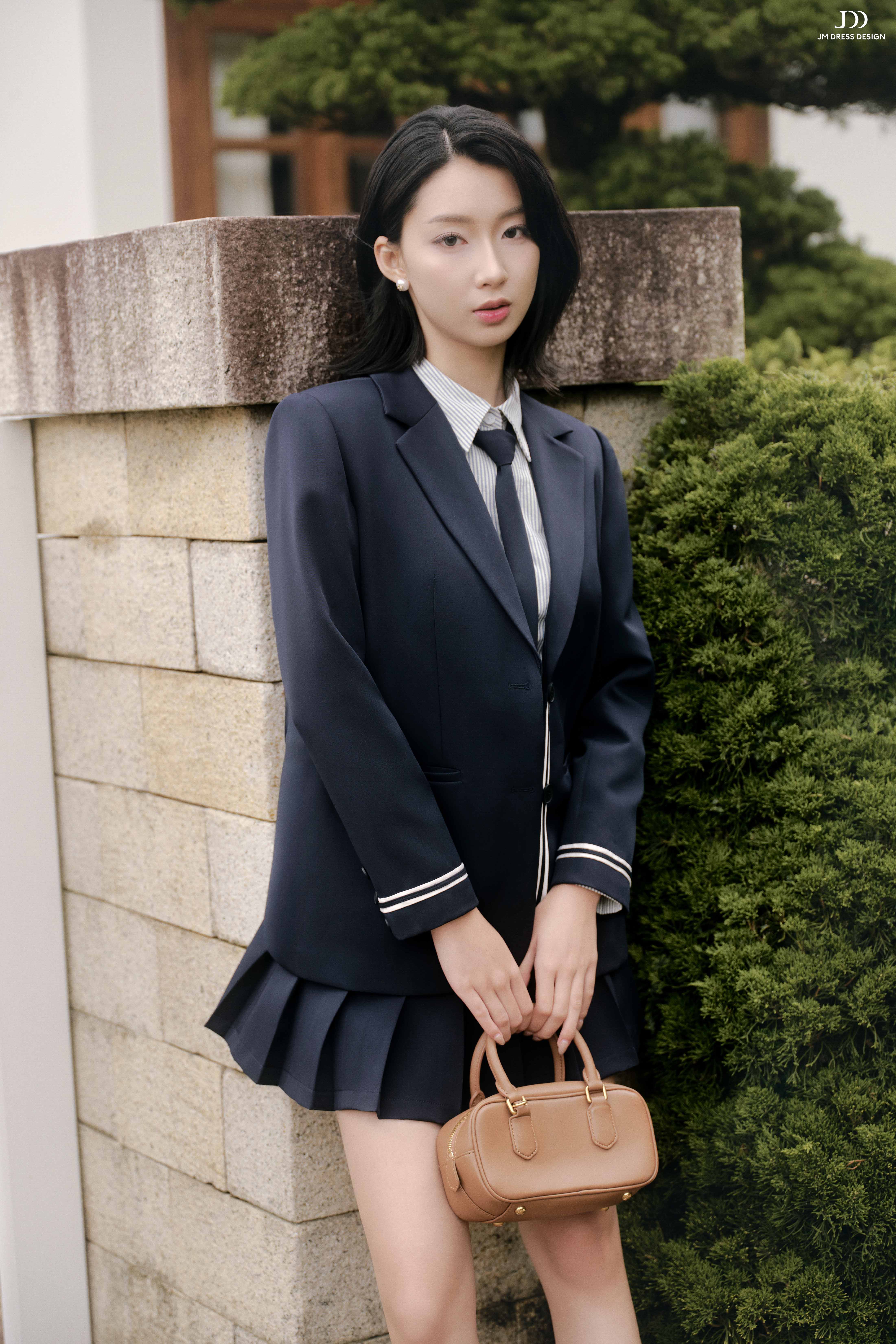 Áo blazer dáng suông ve K thêu ngực