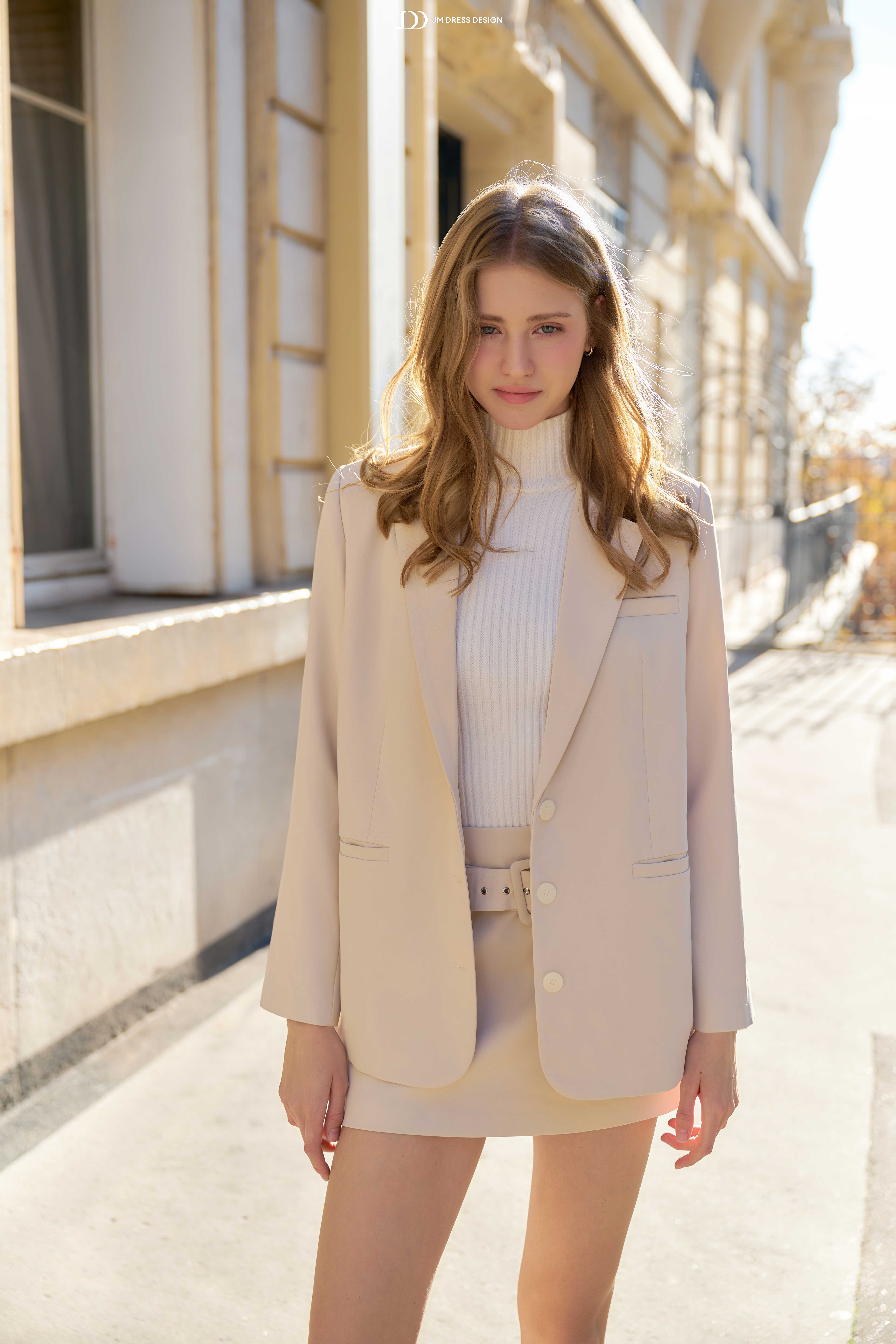 Áo dạ cổ 2 ve dáng suông, túi ốp tròn