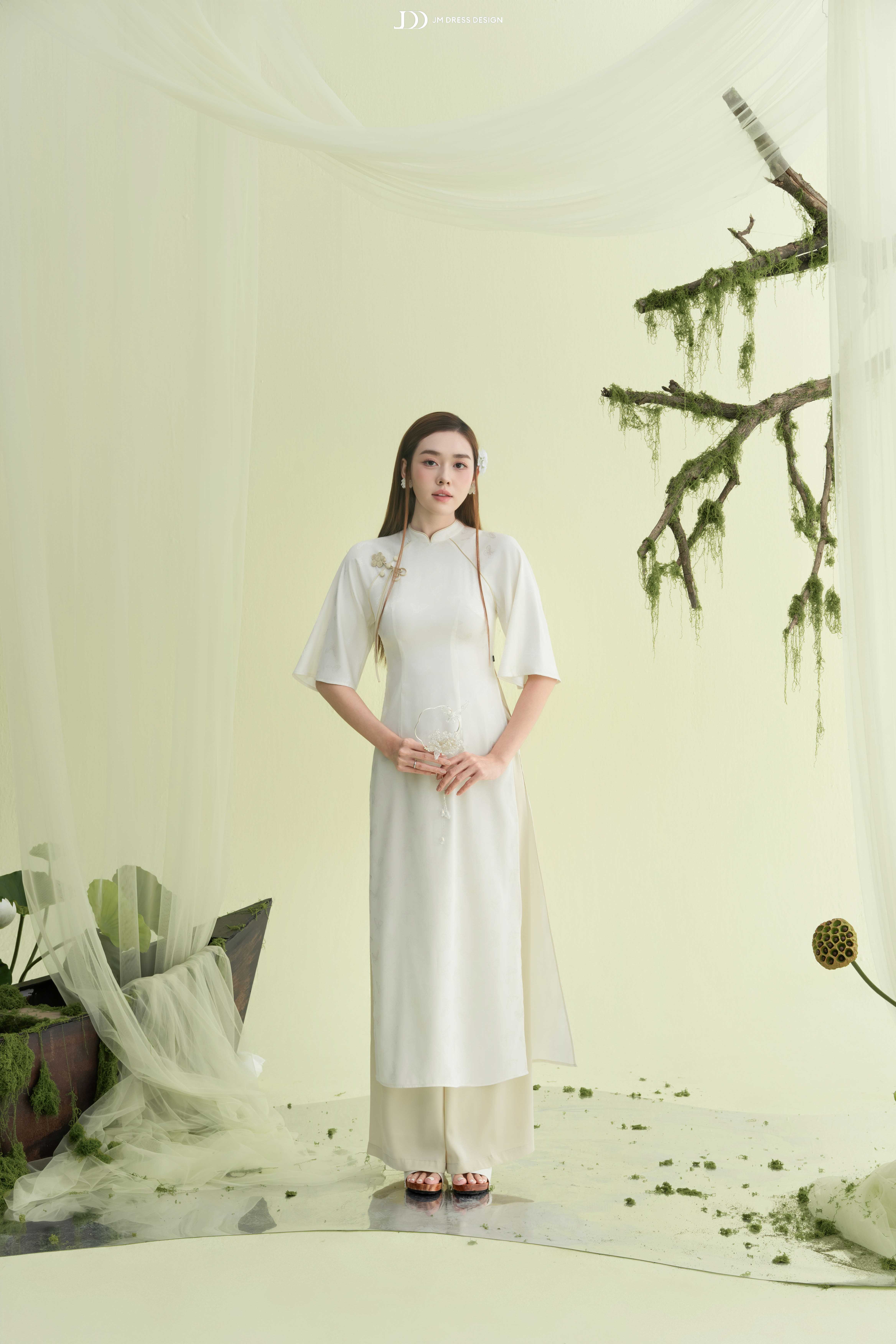 Áo dài dáng ôm tay lỡ