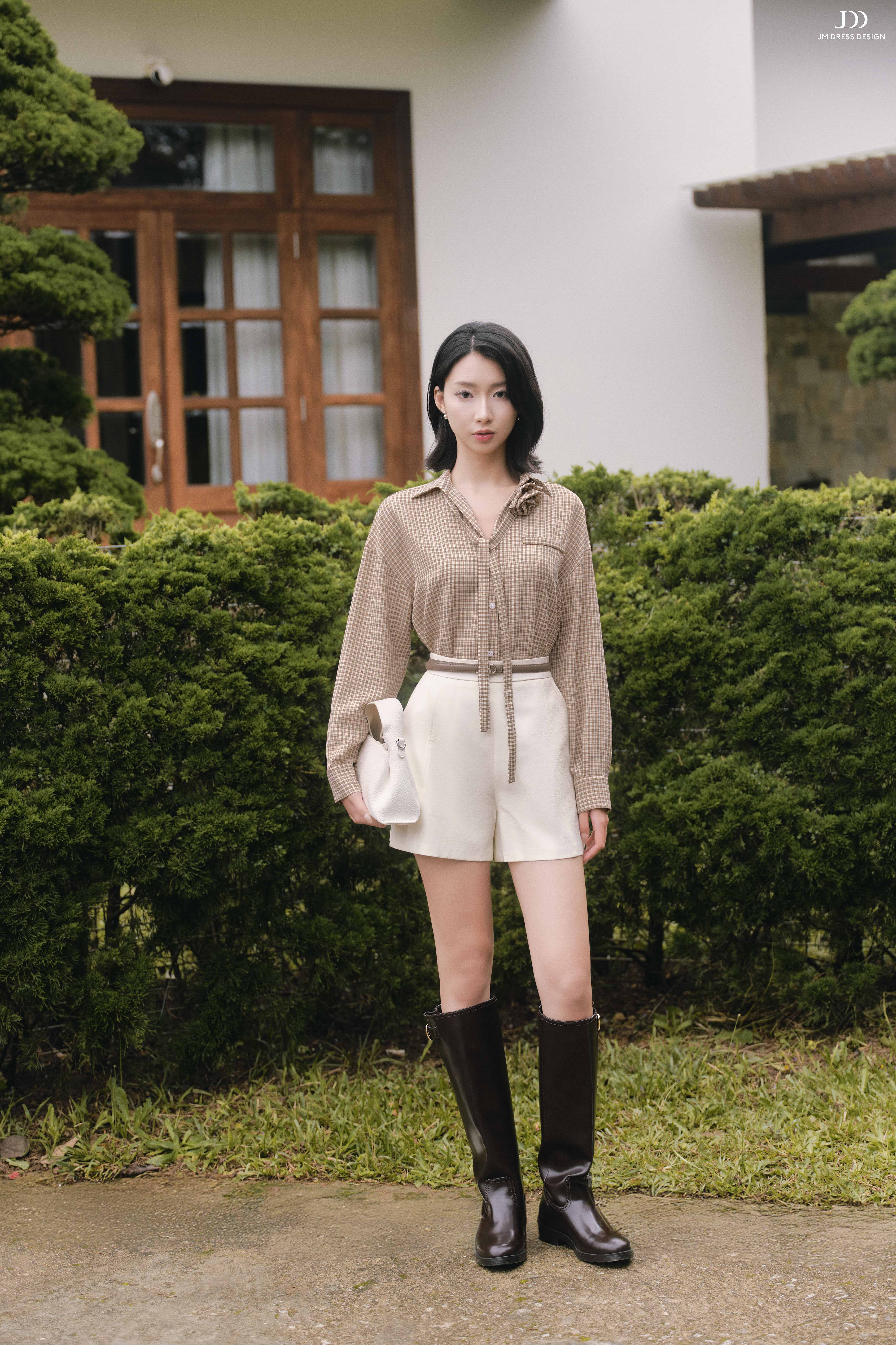 Áo sơ mi cổ V nhỏ tay chờm, dây hoa cổ