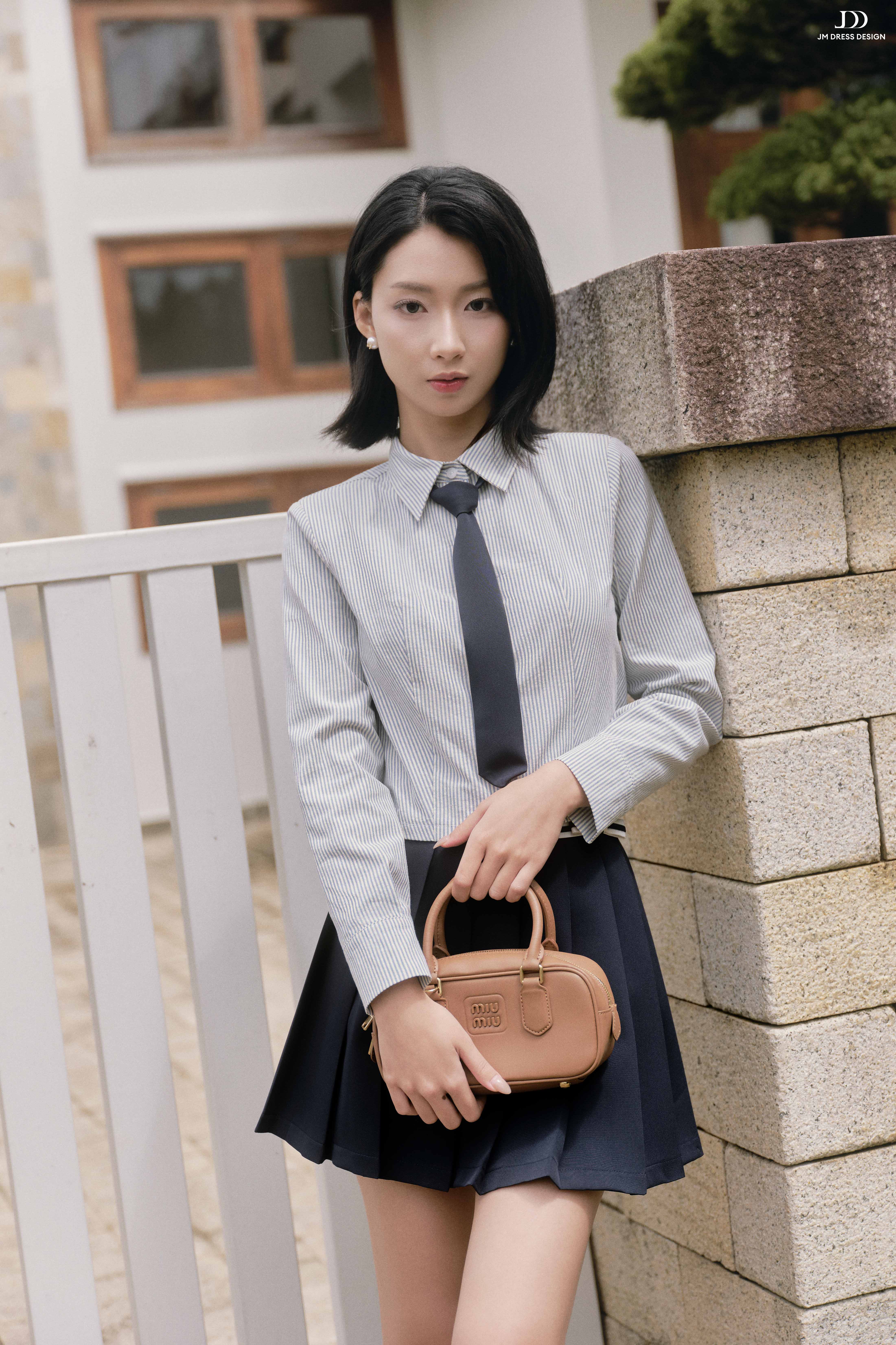 Áo sơ mi croptop phối cổ và măng séc