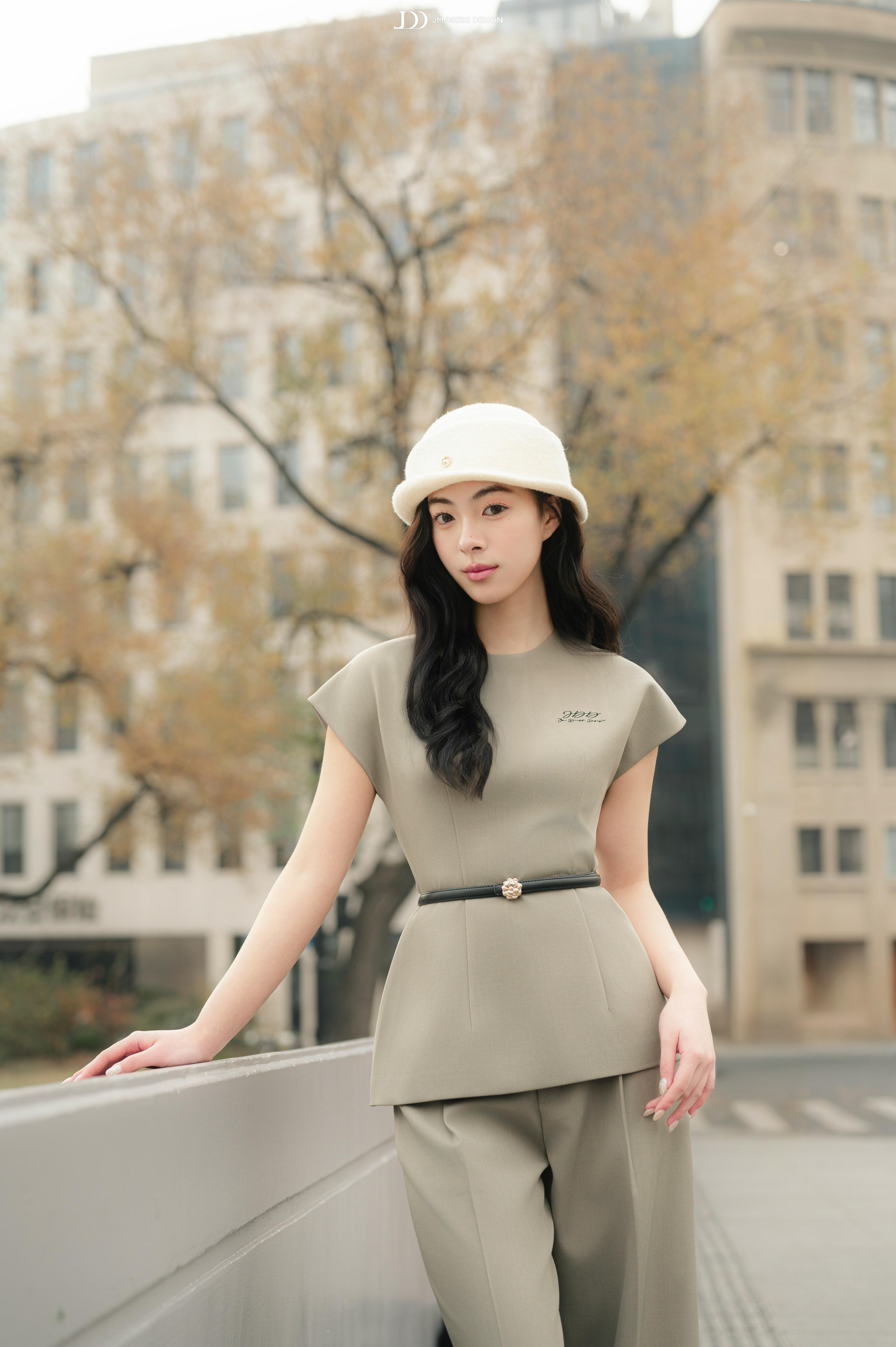 Áo xuân hè cổ tròn dáng ôm tay chờm