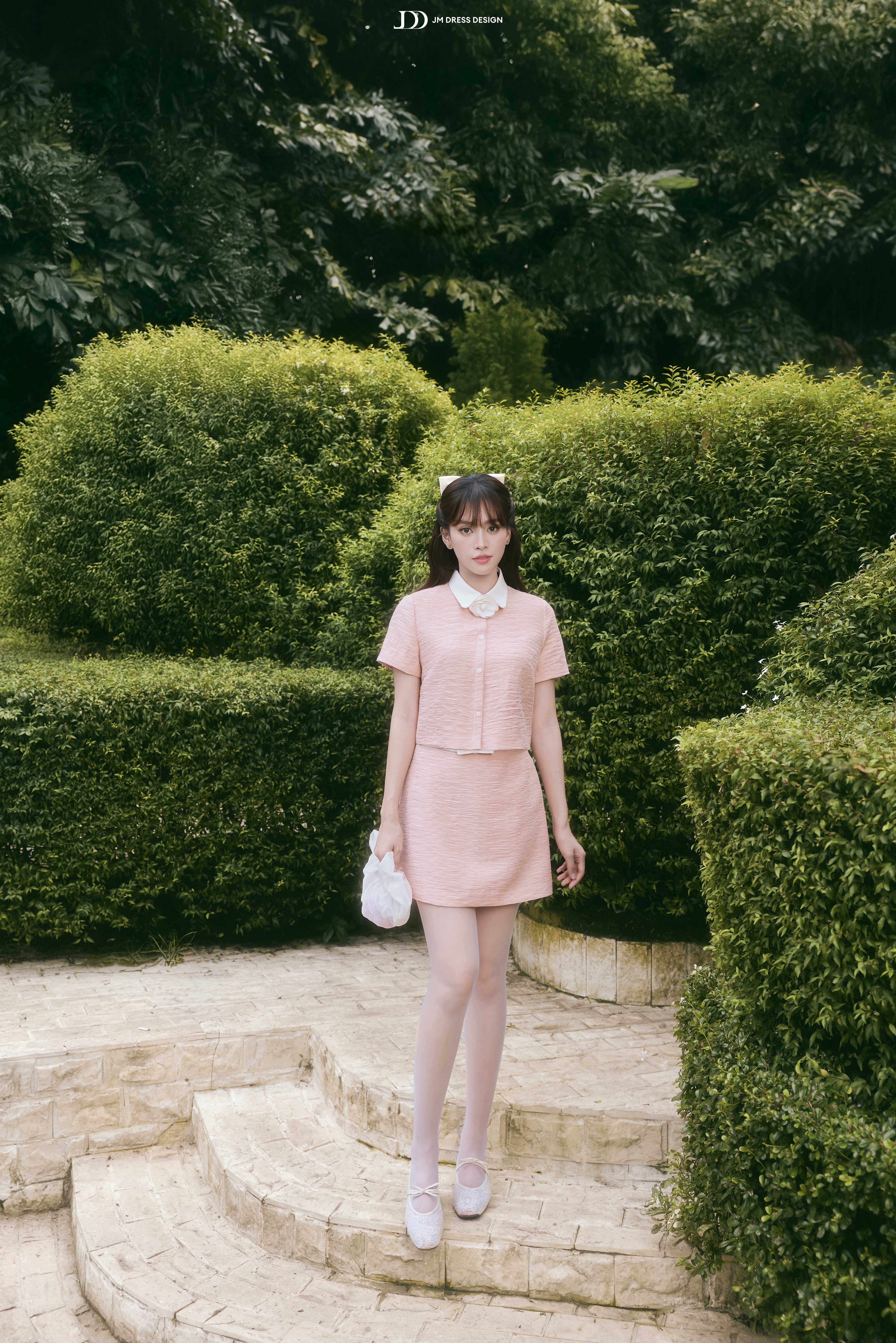 Áo xuân hè dáng ngắn cổ đức