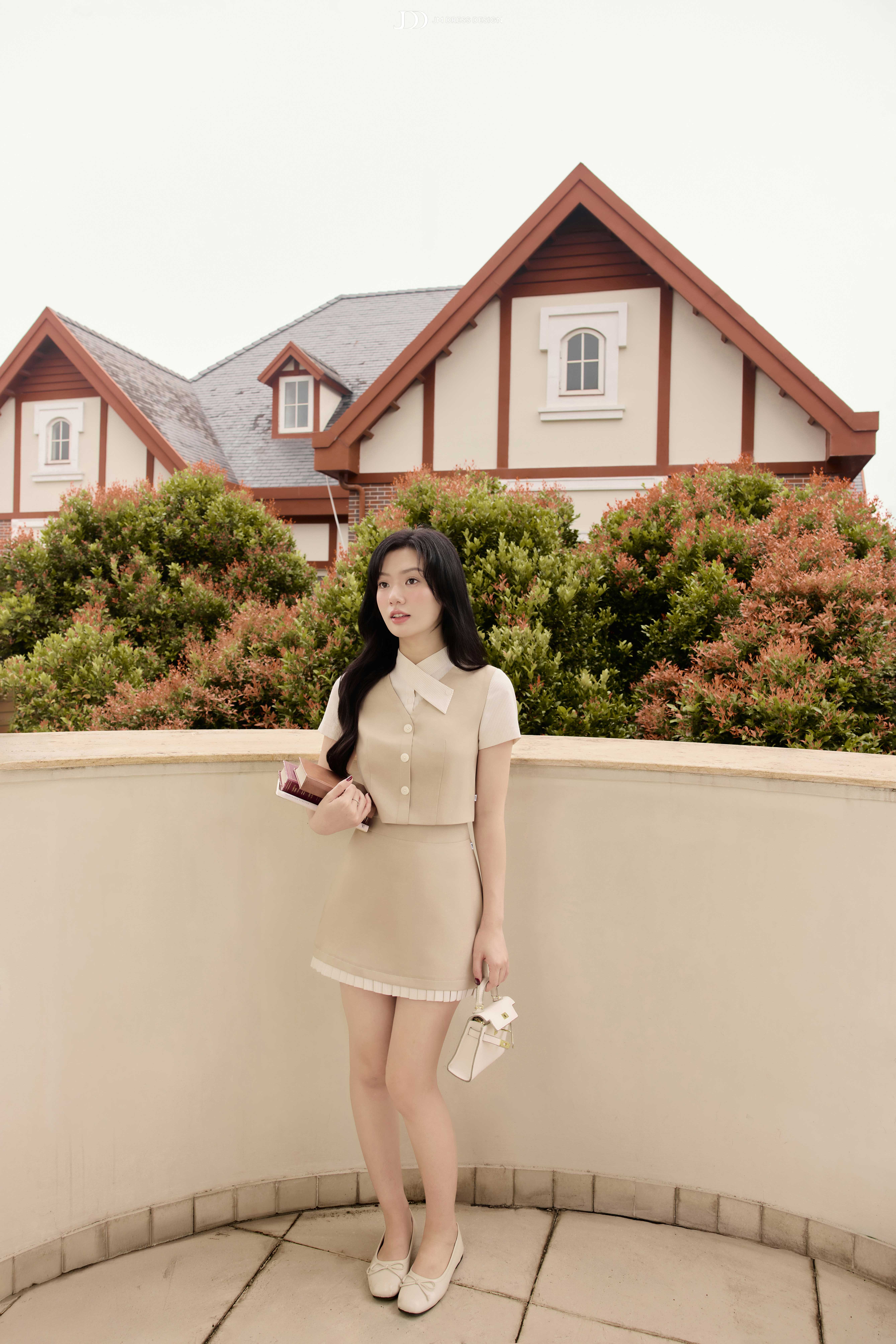 Chân váy Xuân Hè ngắn phối gấu xếp ly