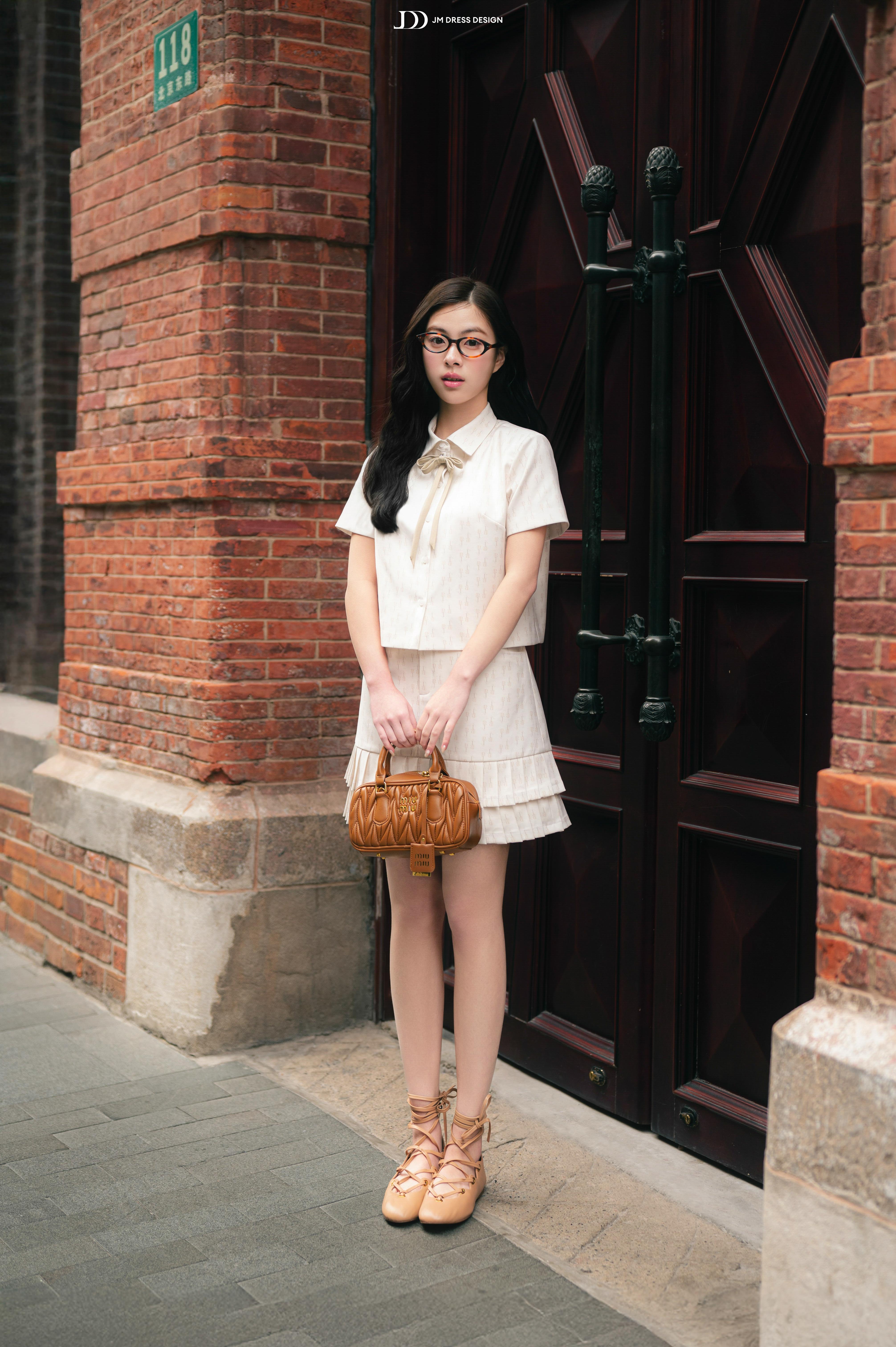 Chân váy họa tiết xếp ly tầng