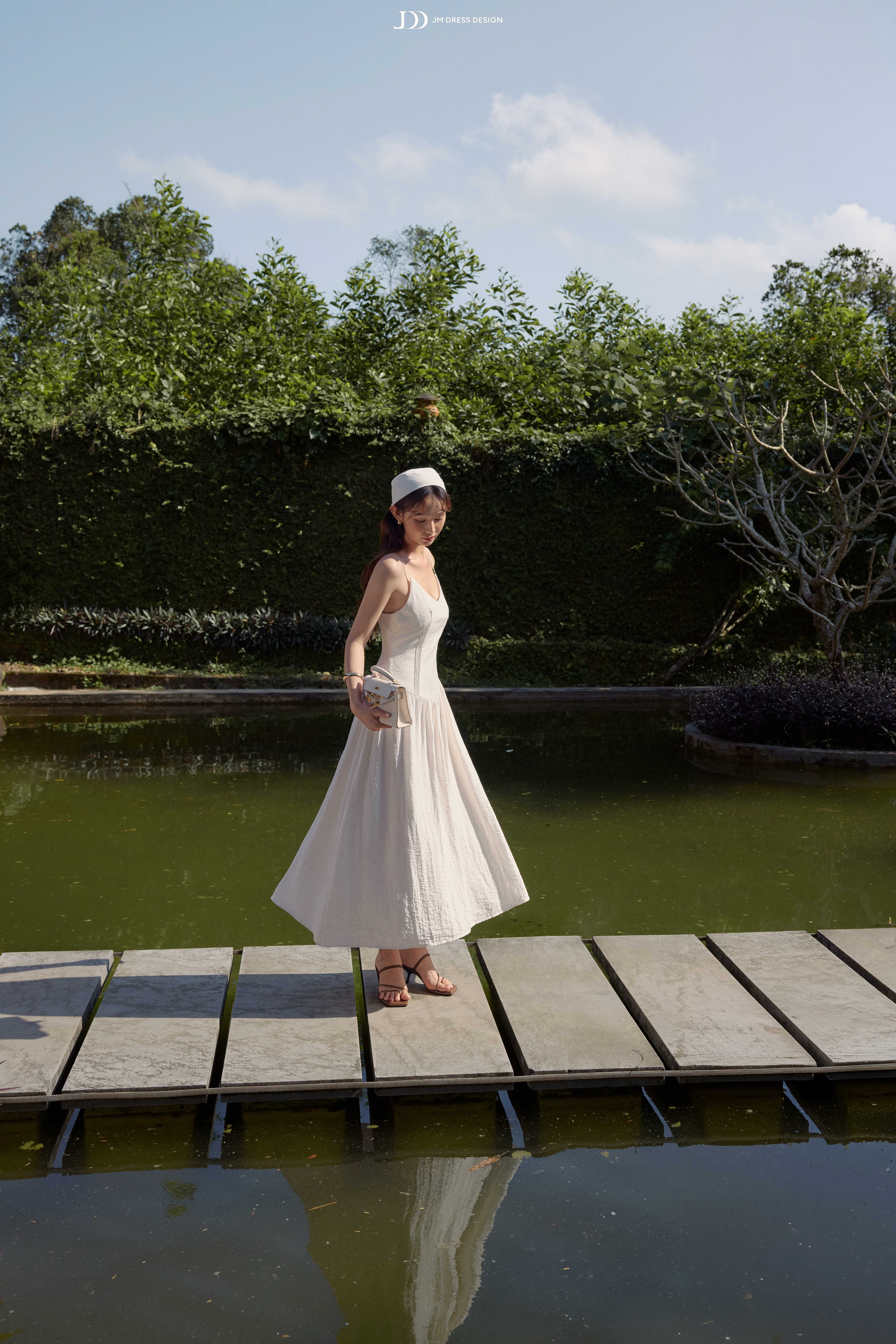 Đầm Resort 2 dây bổ cong ngực, nhún hông