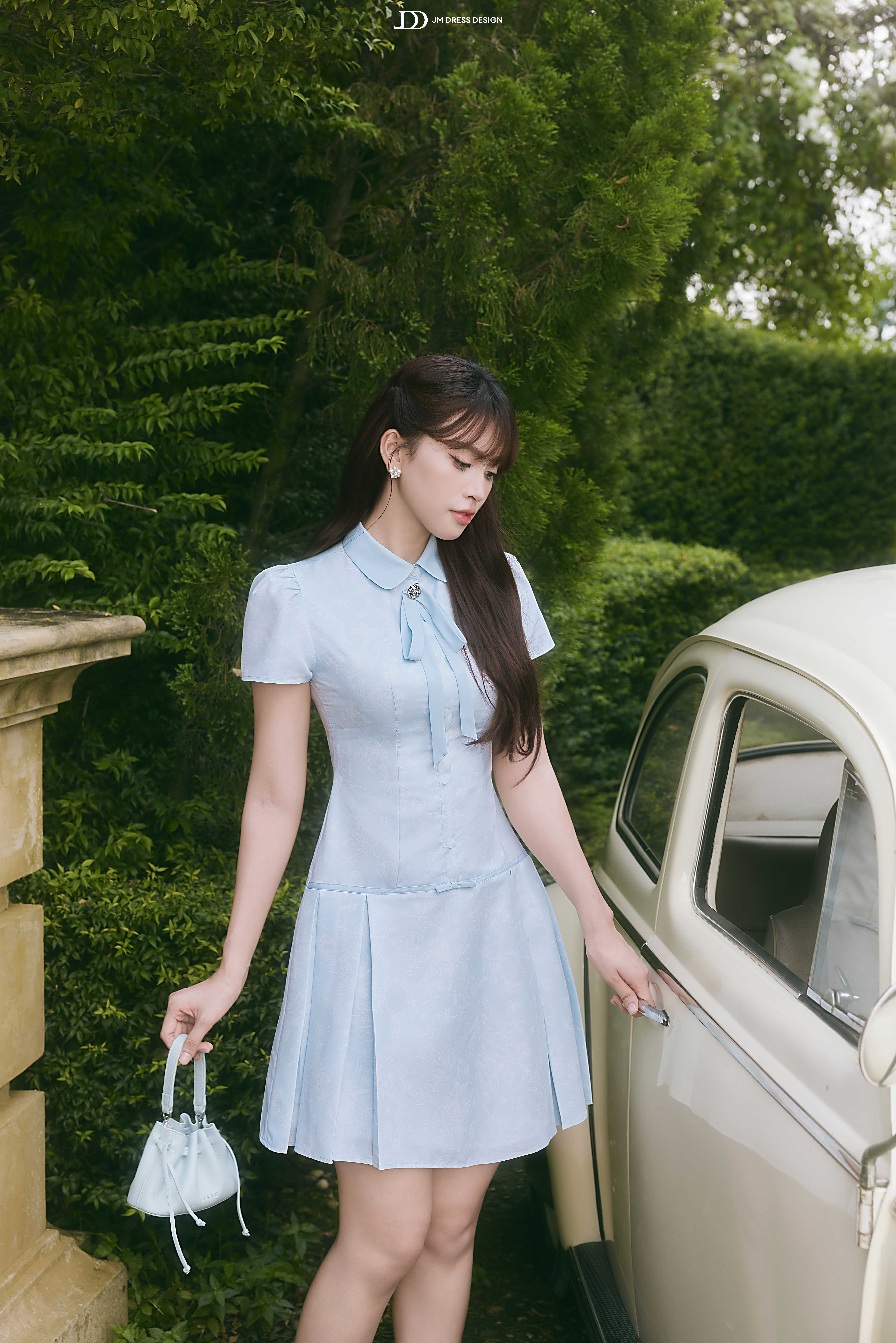 Đầm Xuân Hè chân xếp ly cổ sen