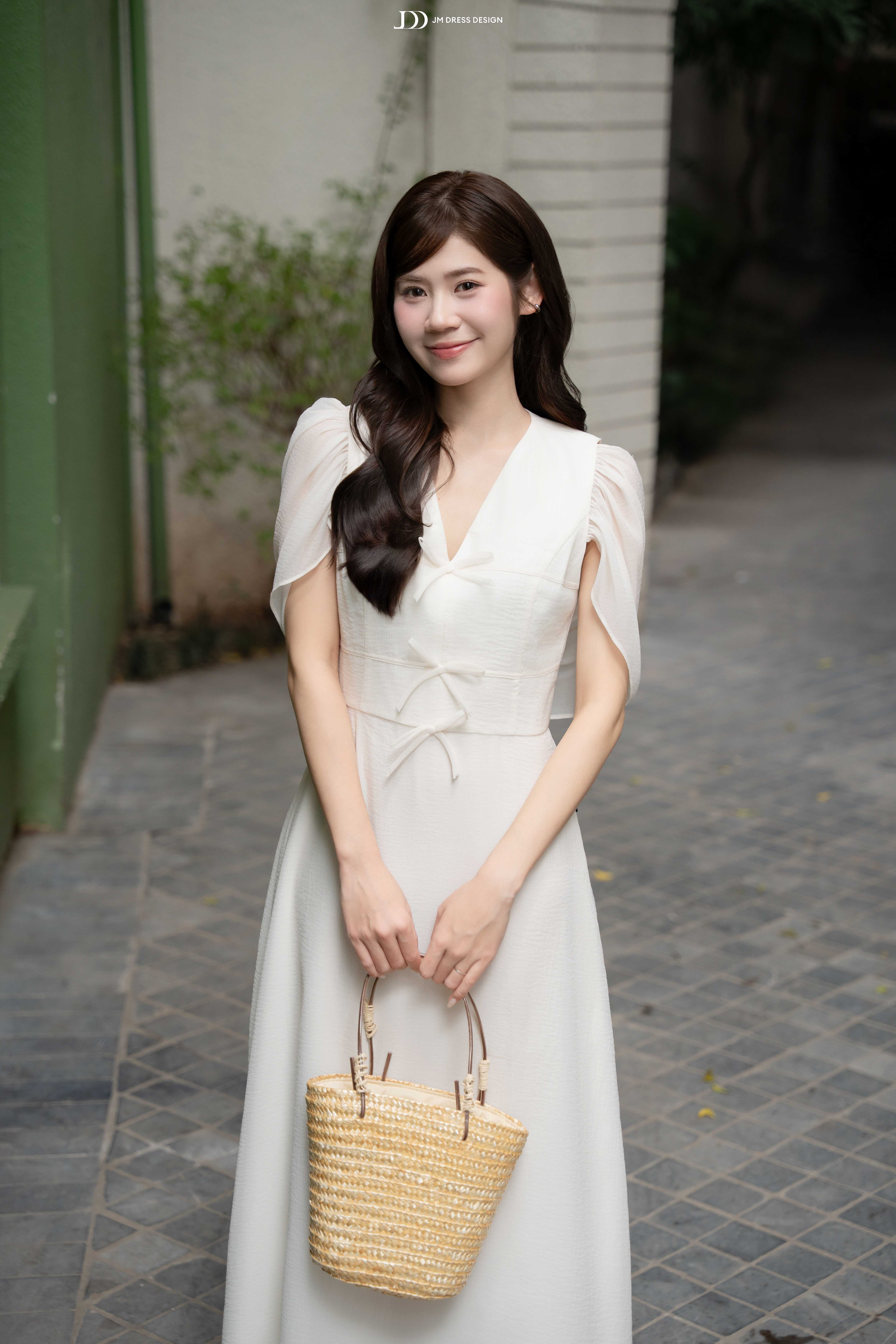 Đầm Xuân Hè dài cổ V tay choàng nhún