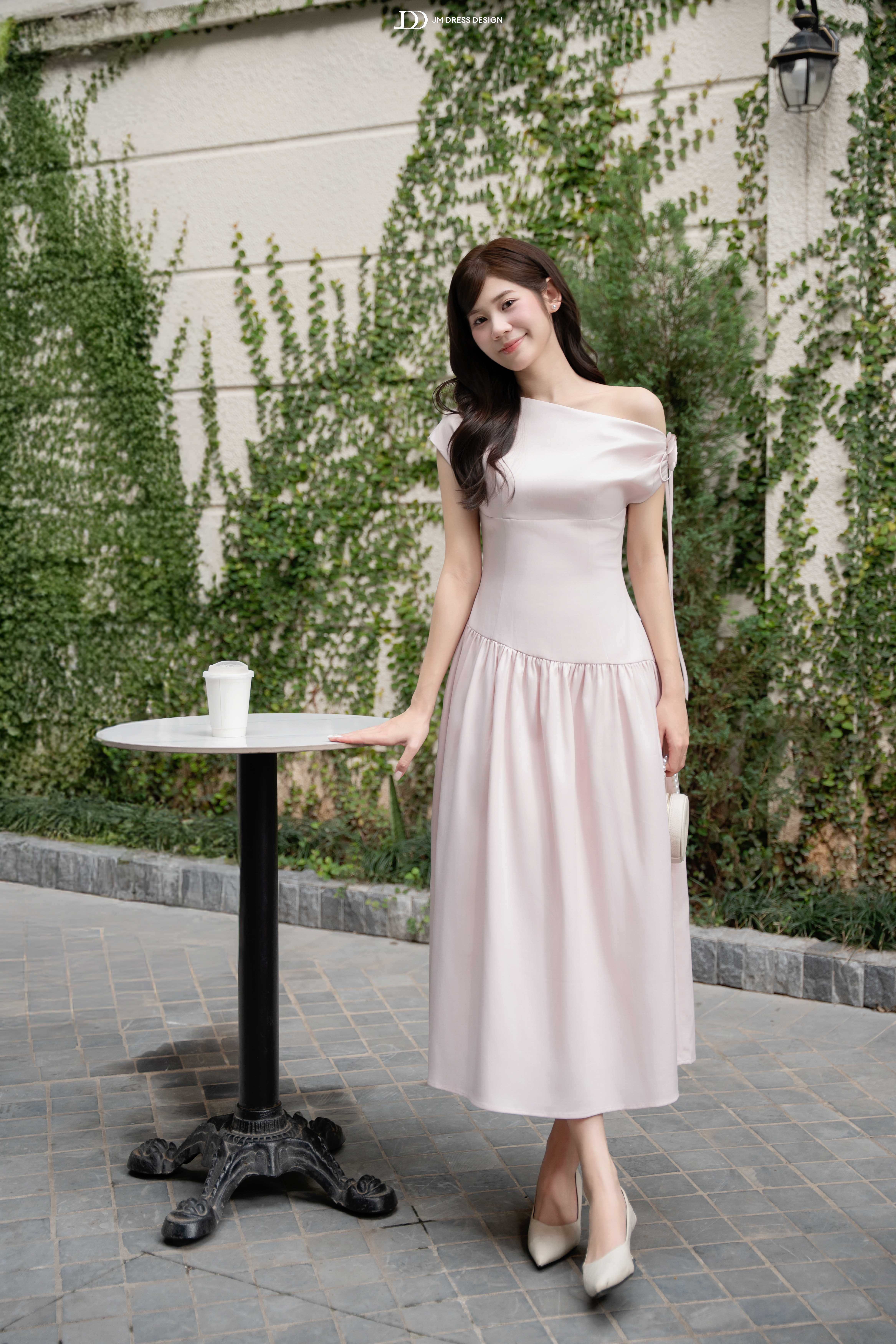 Đầm Xuân Hè trễ vai lệch xếp ly nhún, chân nhún đổ