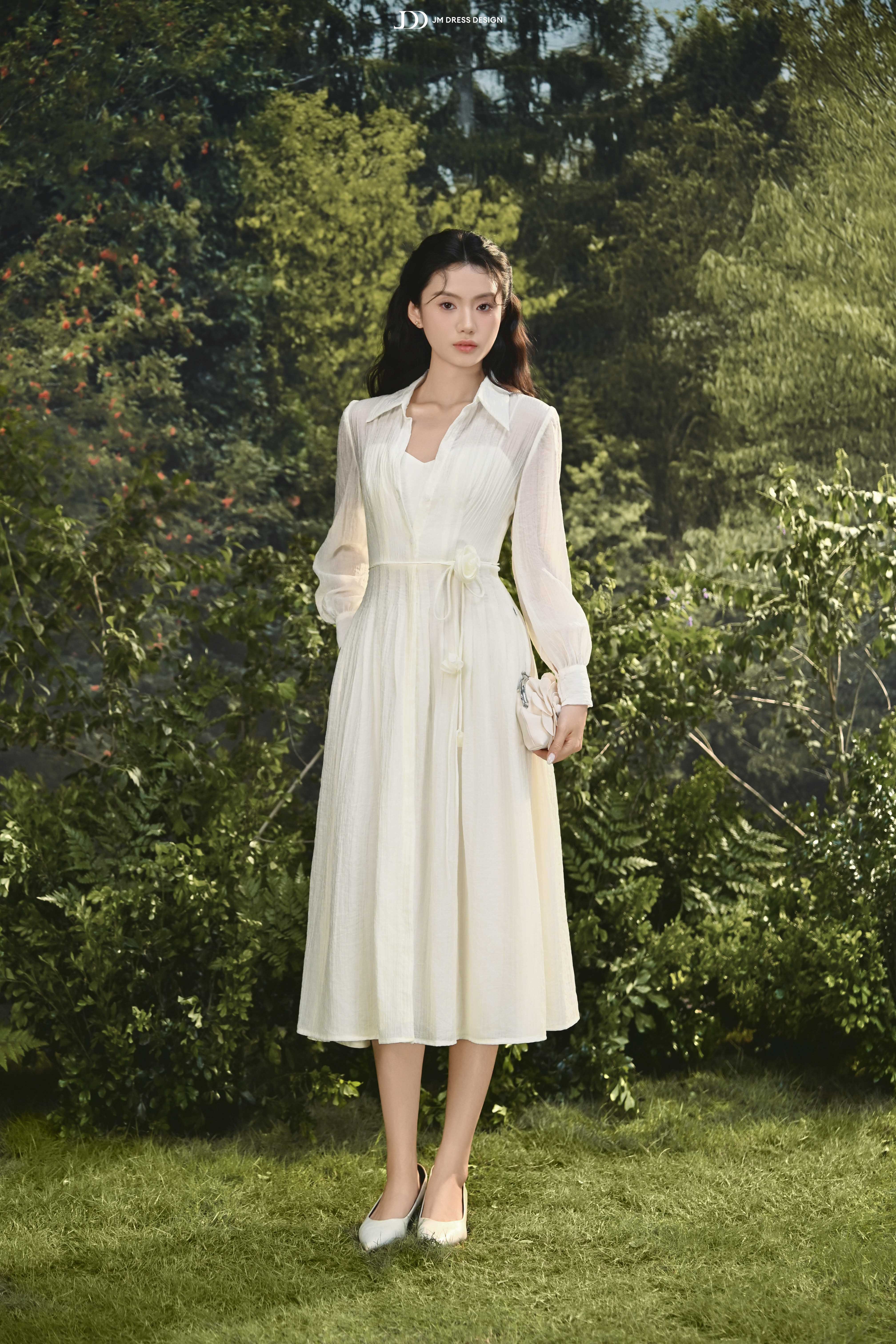 Đầm chân xếp ly cổ đức