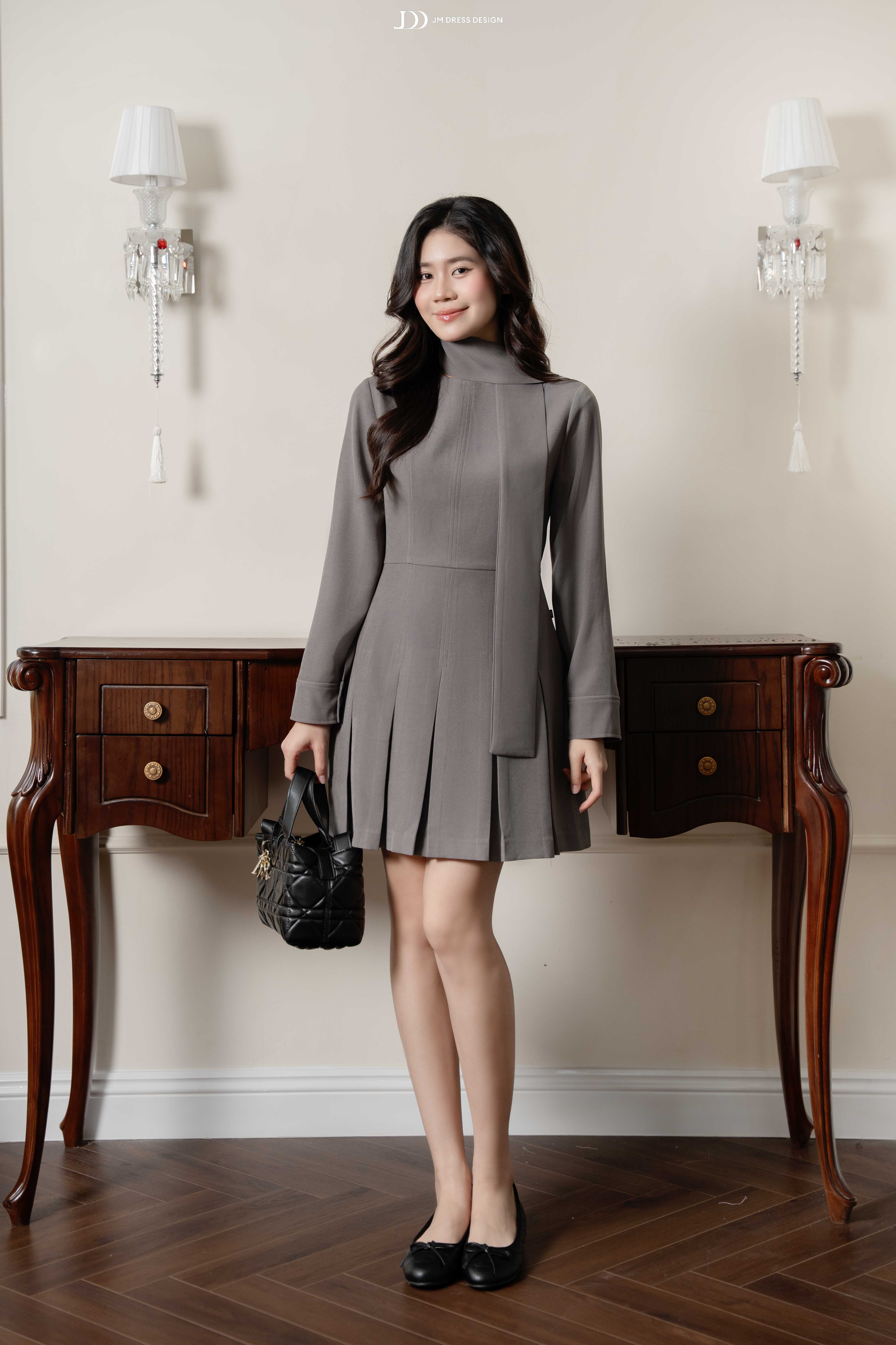 Đầm chân xếp ly cổ giả khăn