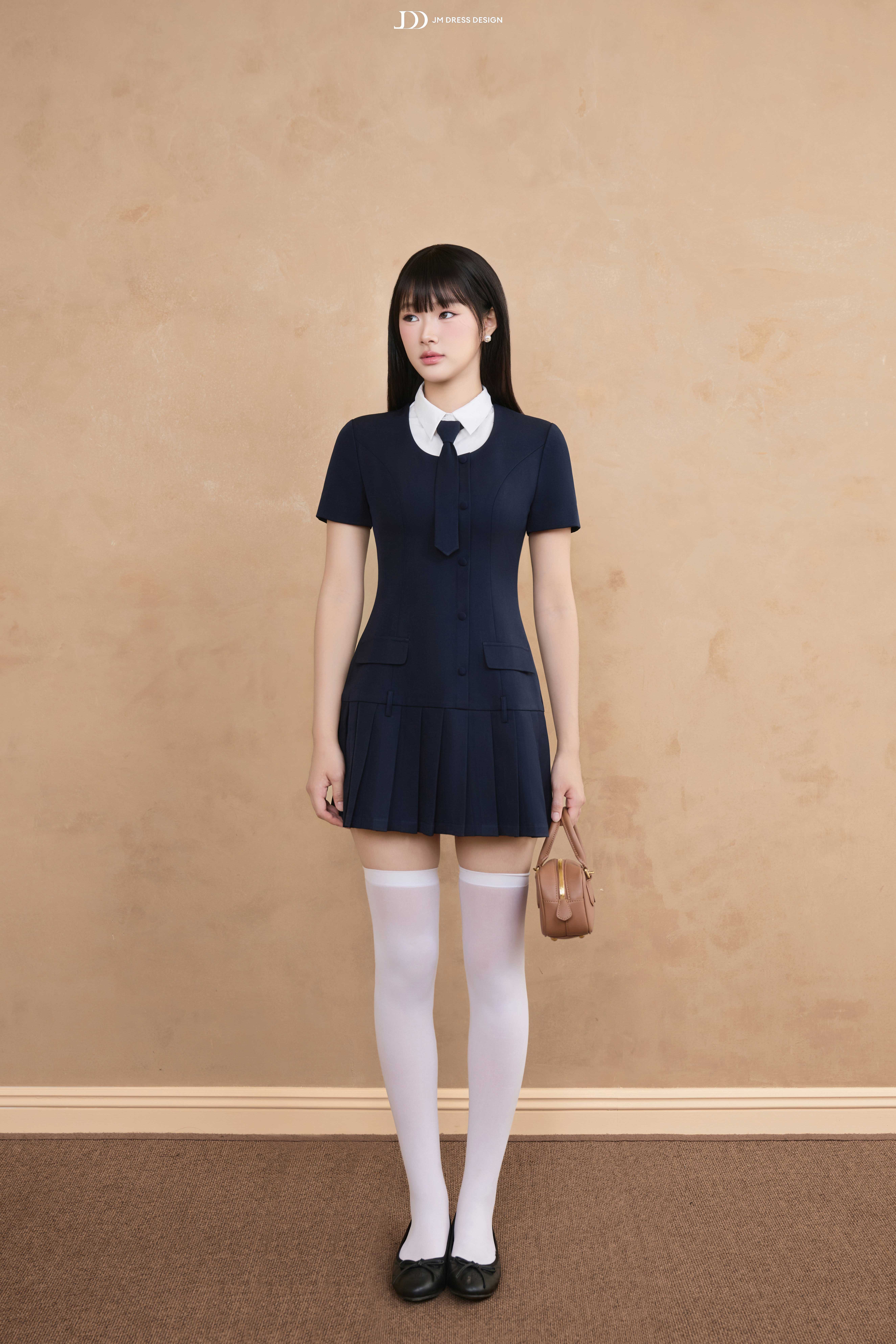 Đầm cổ U nhỏ phối sơ mi, chân xếp ly