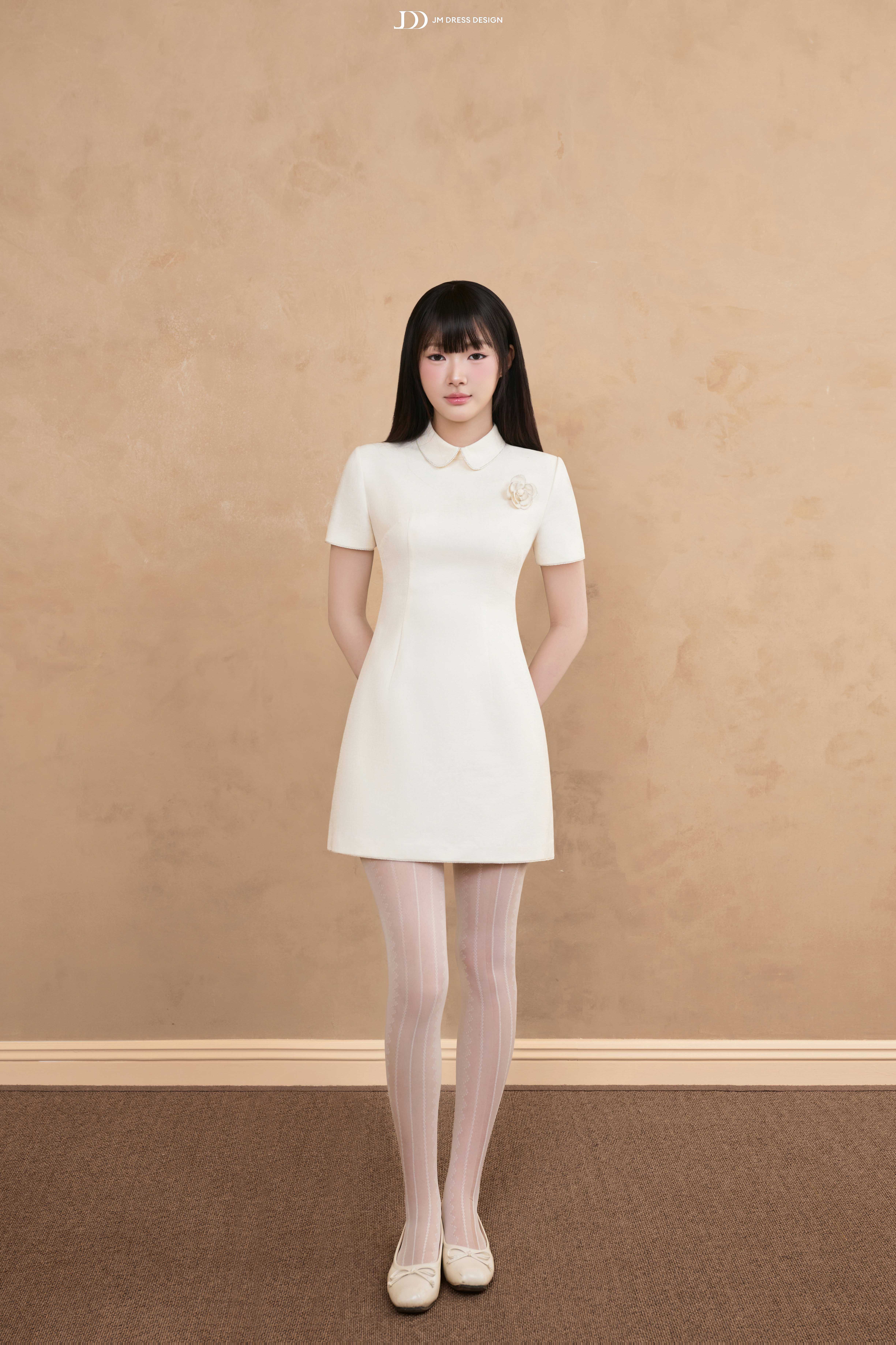 Đầm cổ đức chân A, hoa cài ngực