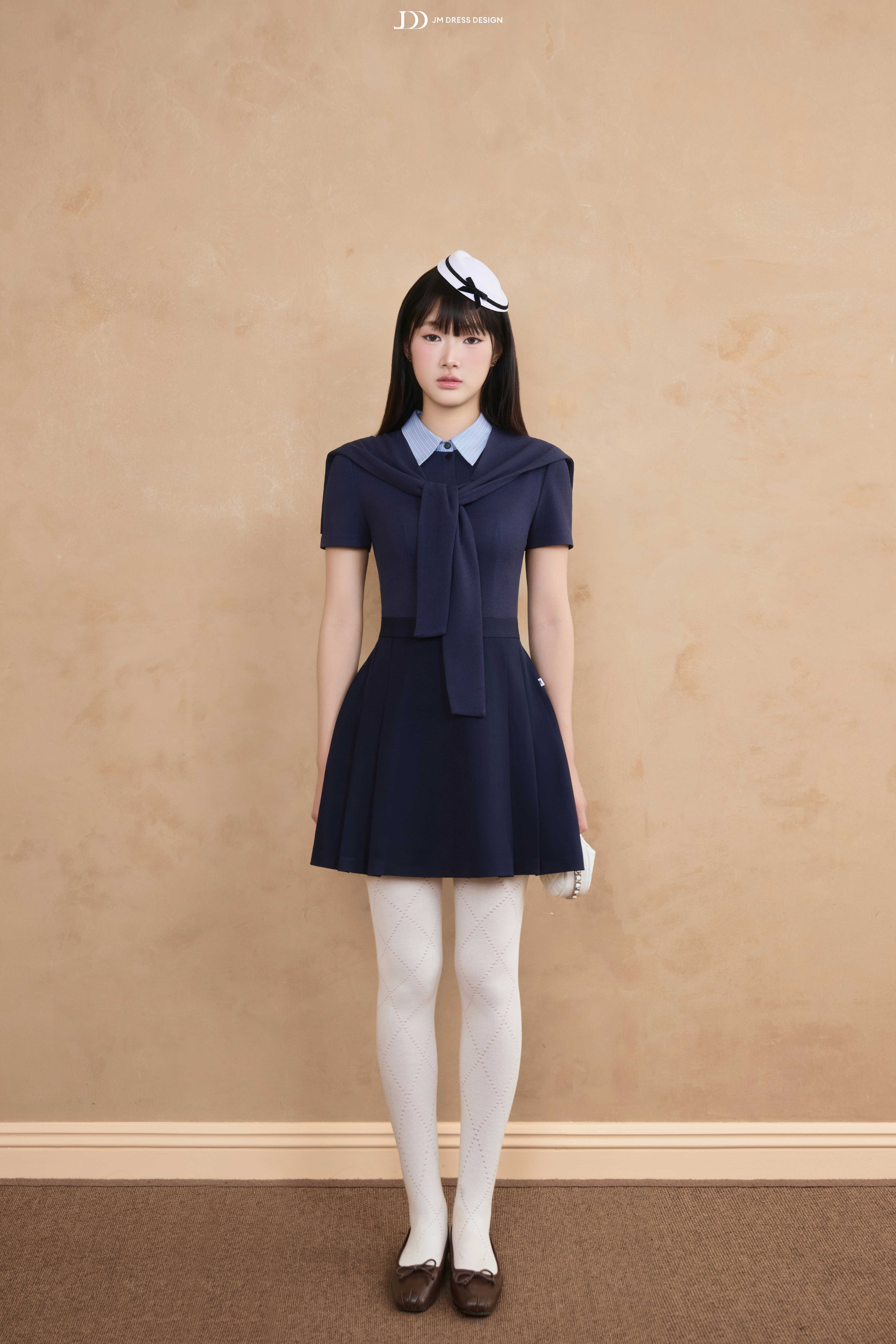 Đầm cổ đức phối kẻ chân xếp ly