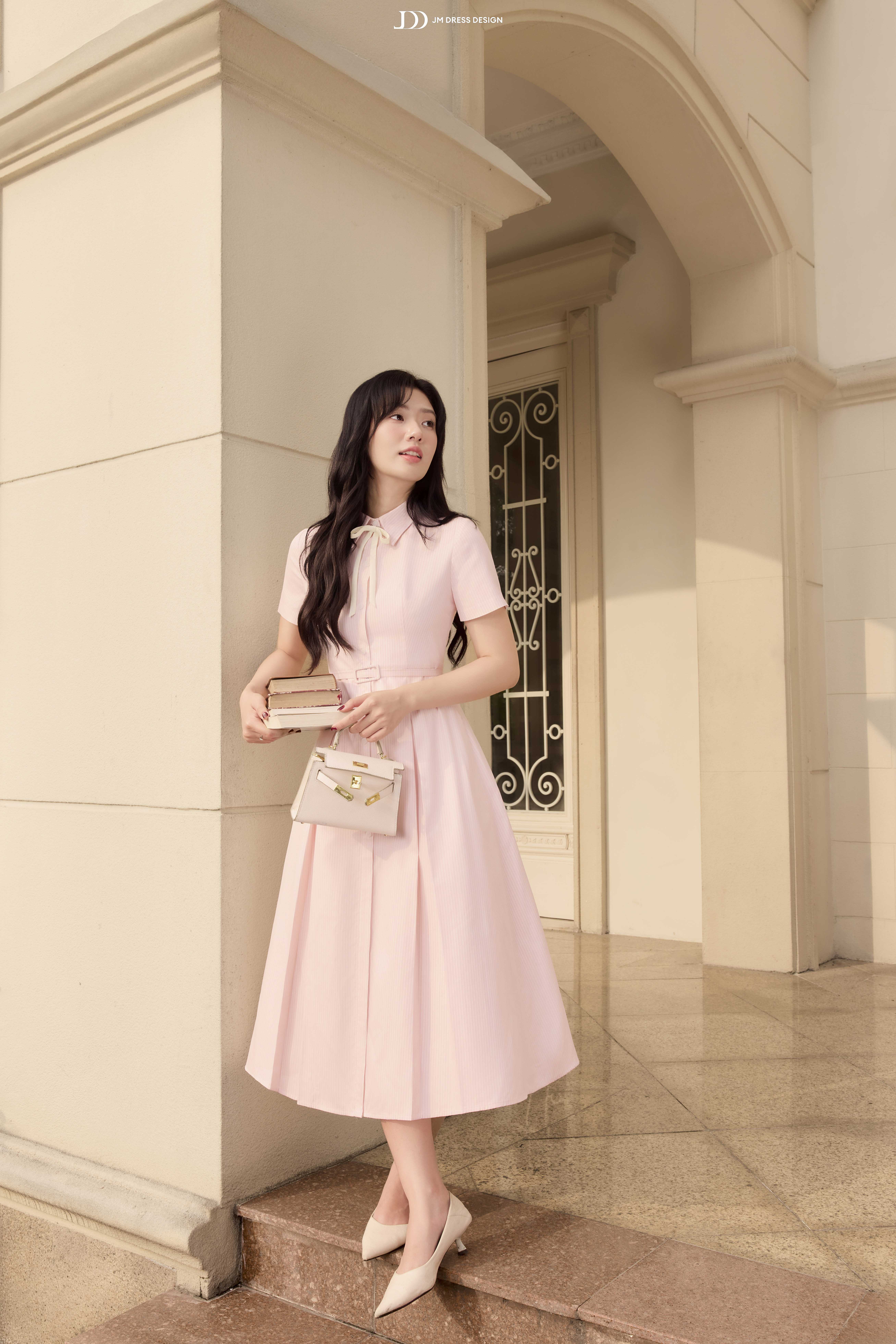 Đầm cổ đức xếp ly dài