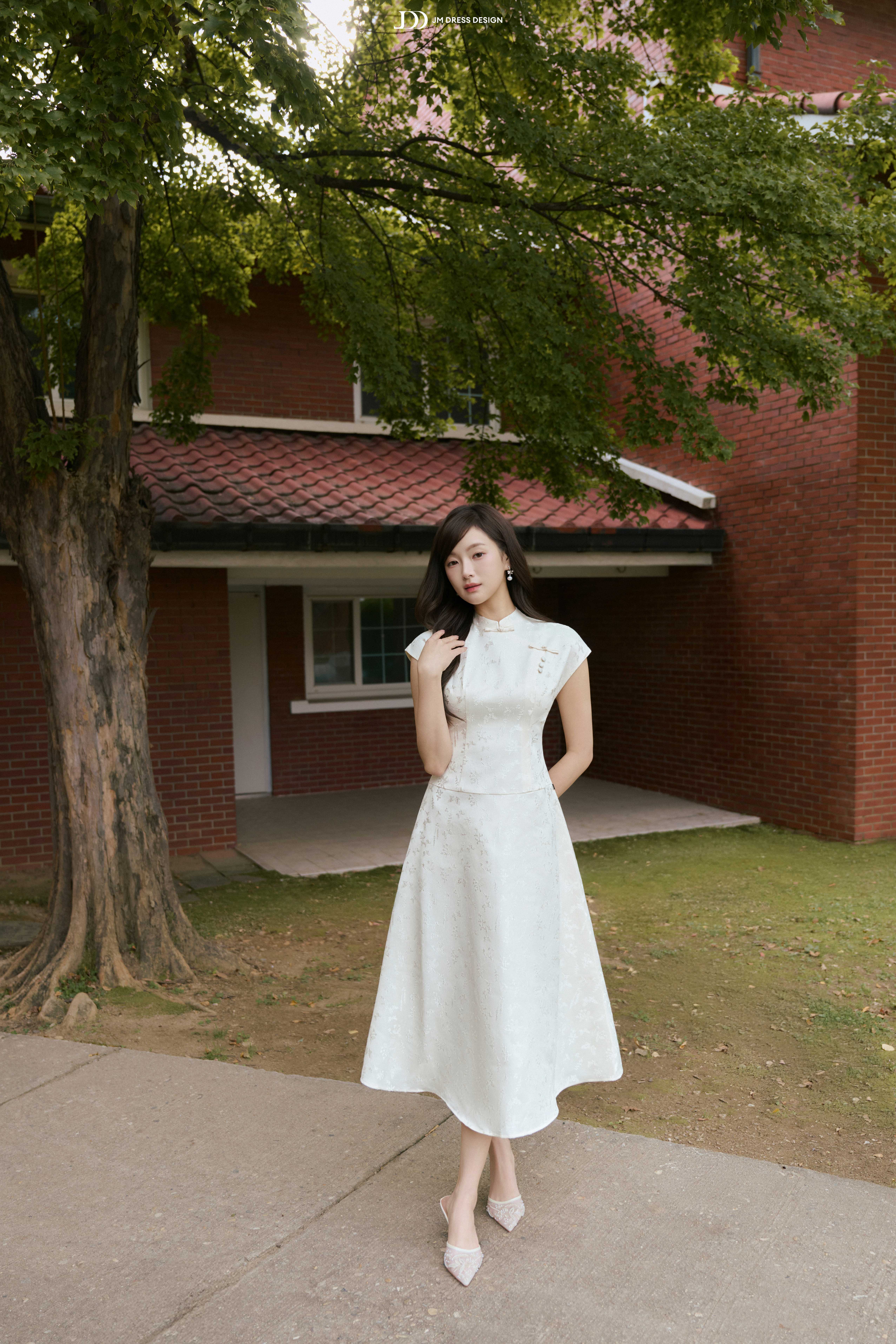 Đầm cổ tàu tay chờm chân đổ