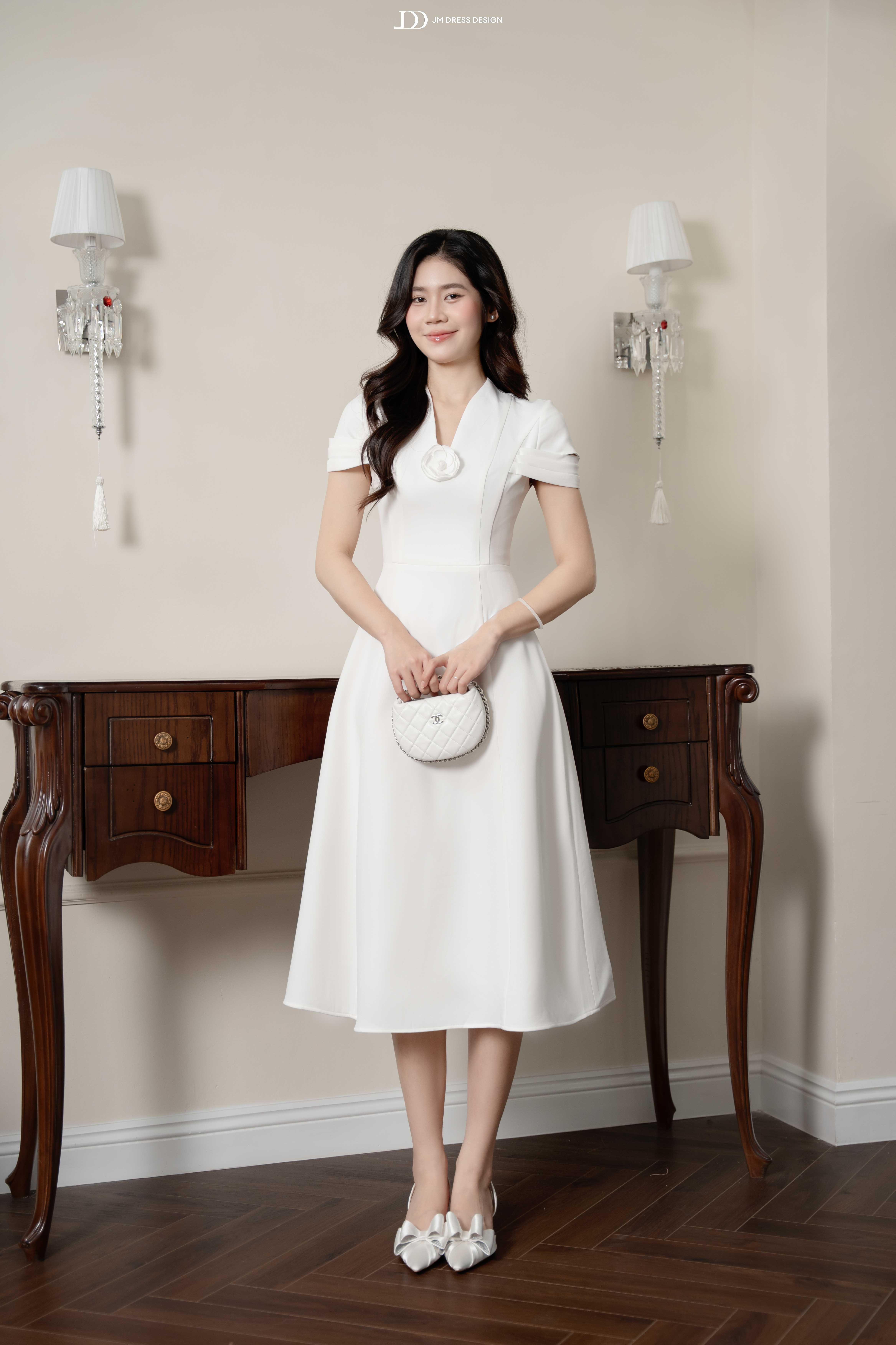 Đầm dáng dài, tay xếp ly