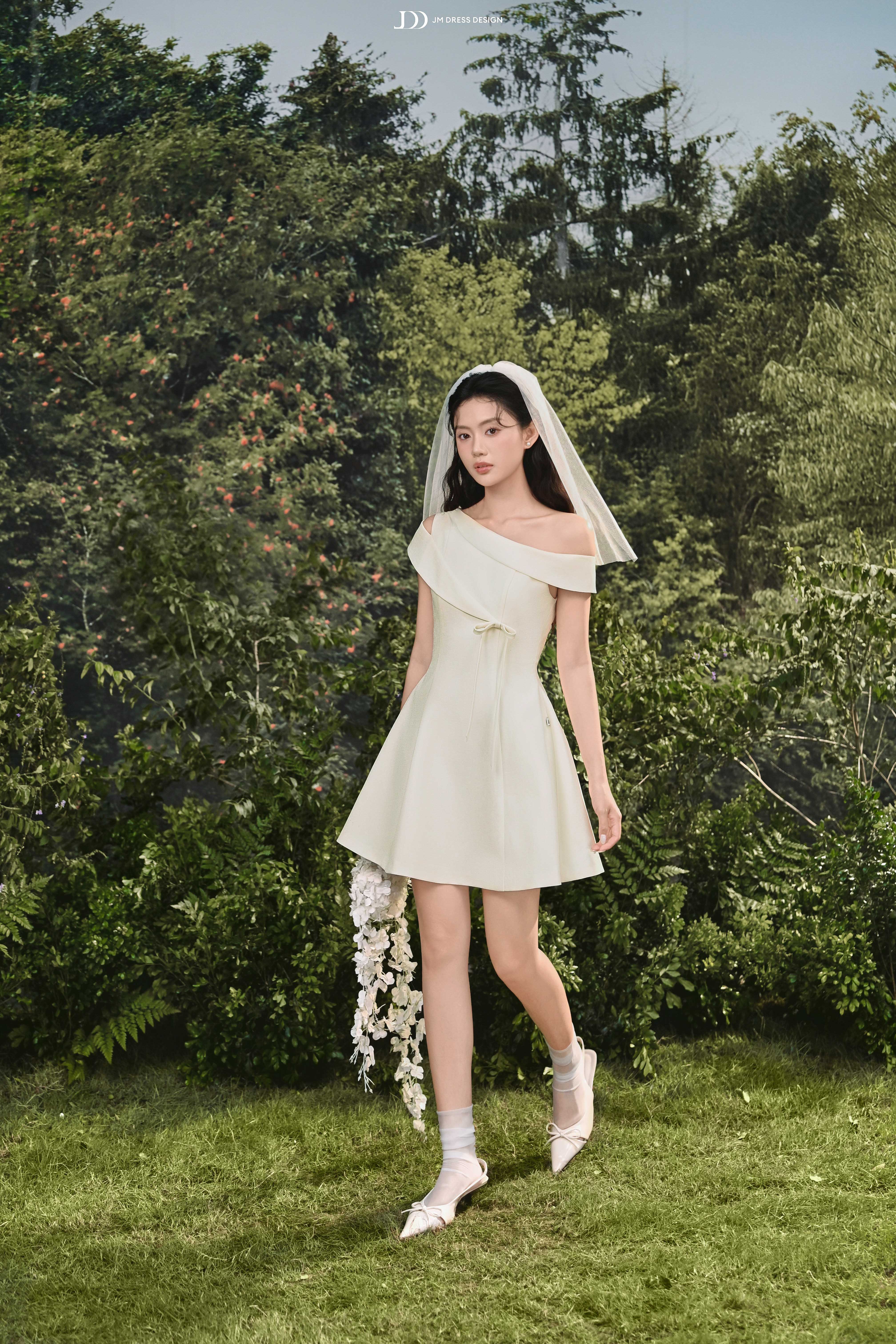 Đầm lệch vai chân đổ