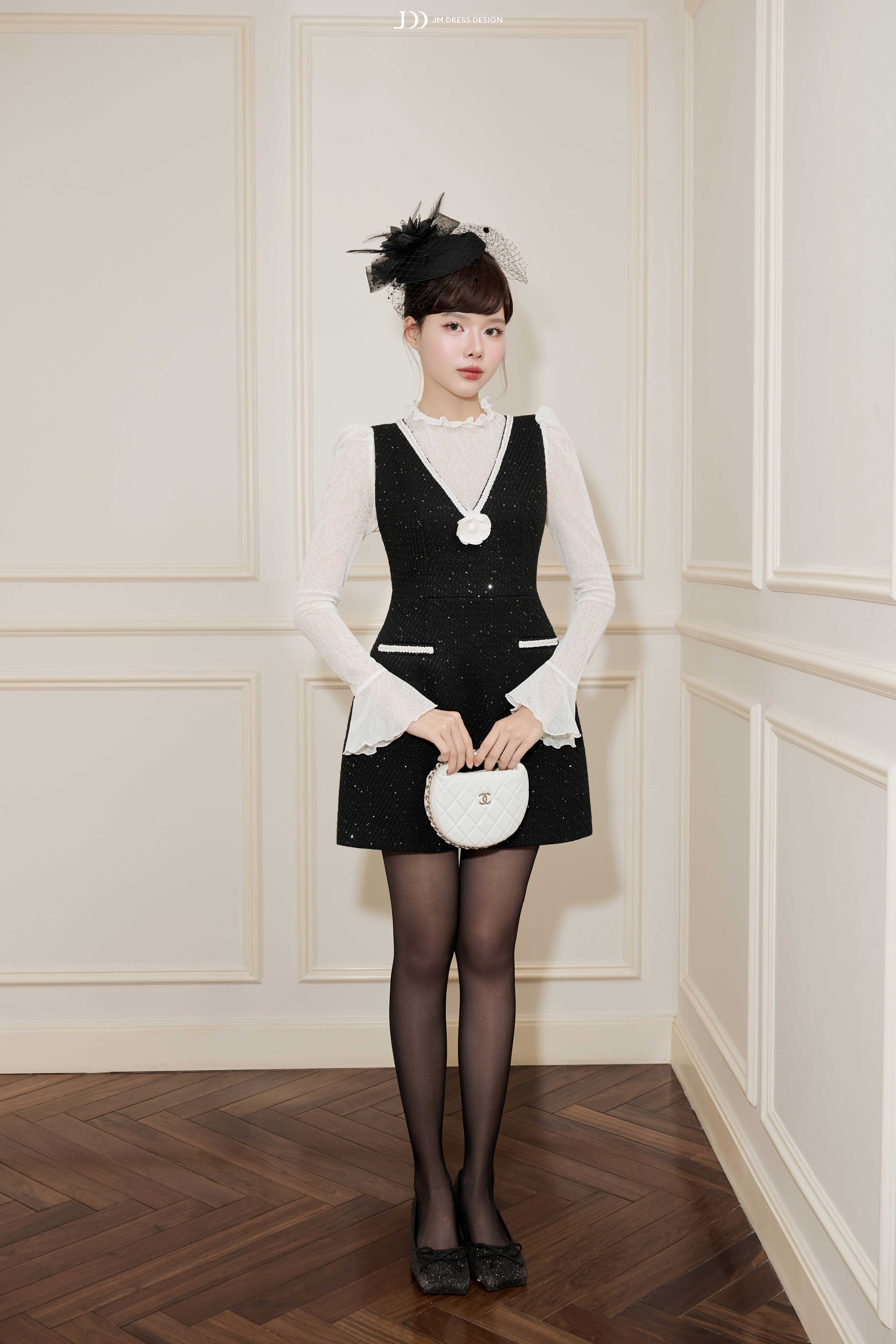 Đầm tweed cổ V, chân A phối ren