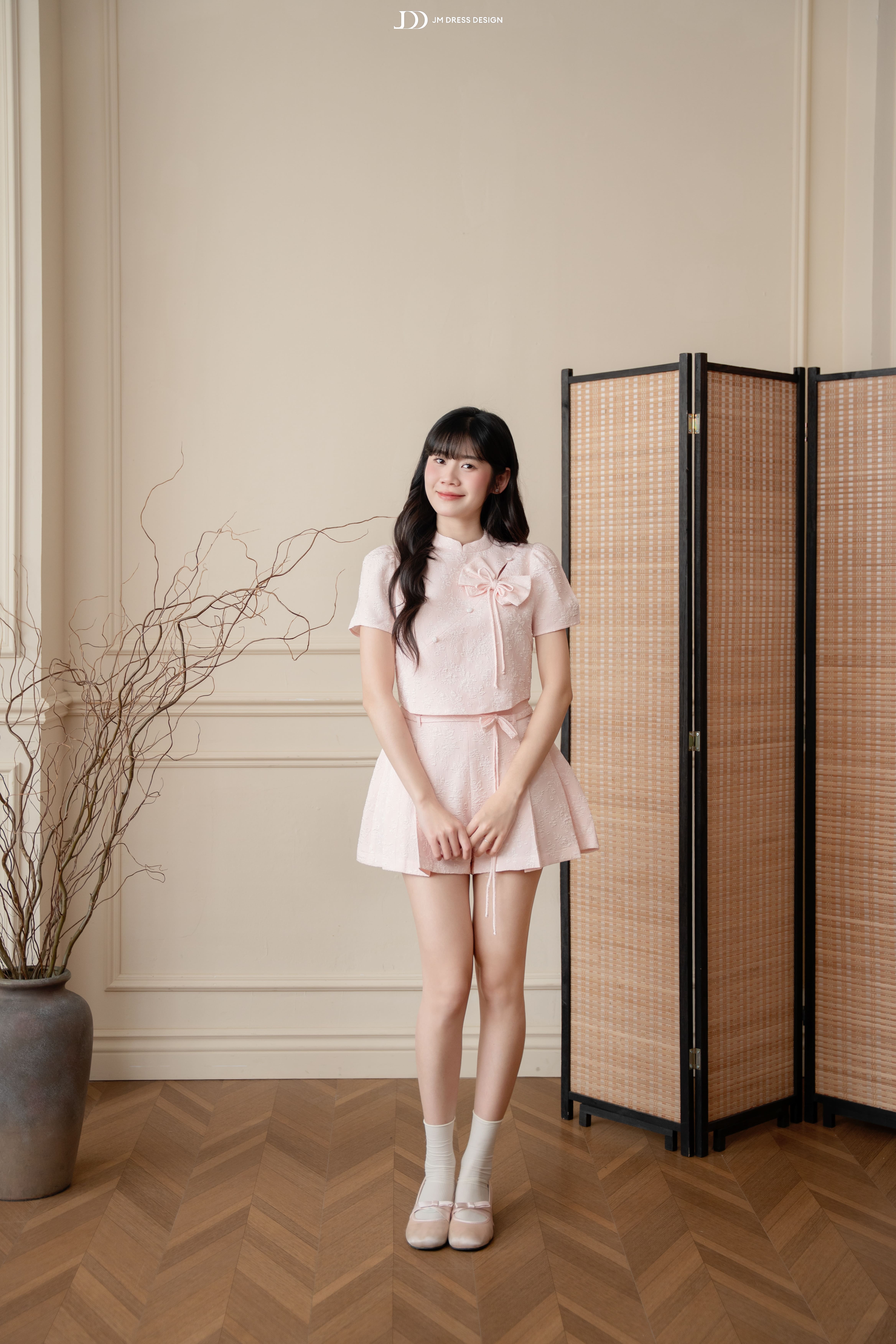 Quần ngắn xếp ly bung đính nơ