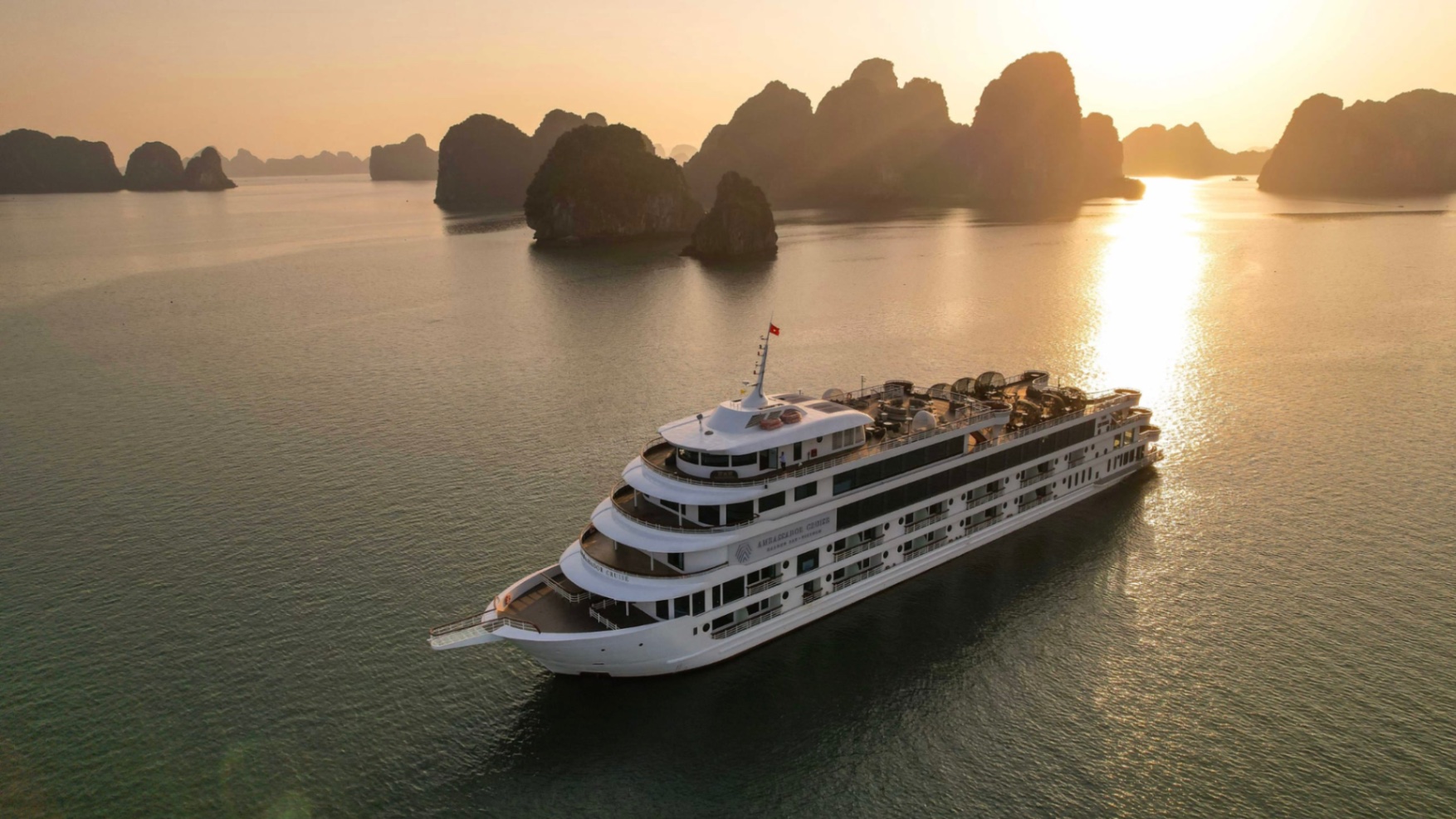 Khám phá Vịnh Hạ Long – Vịnh Lan Hạ cùng Du thuyền Ambassador