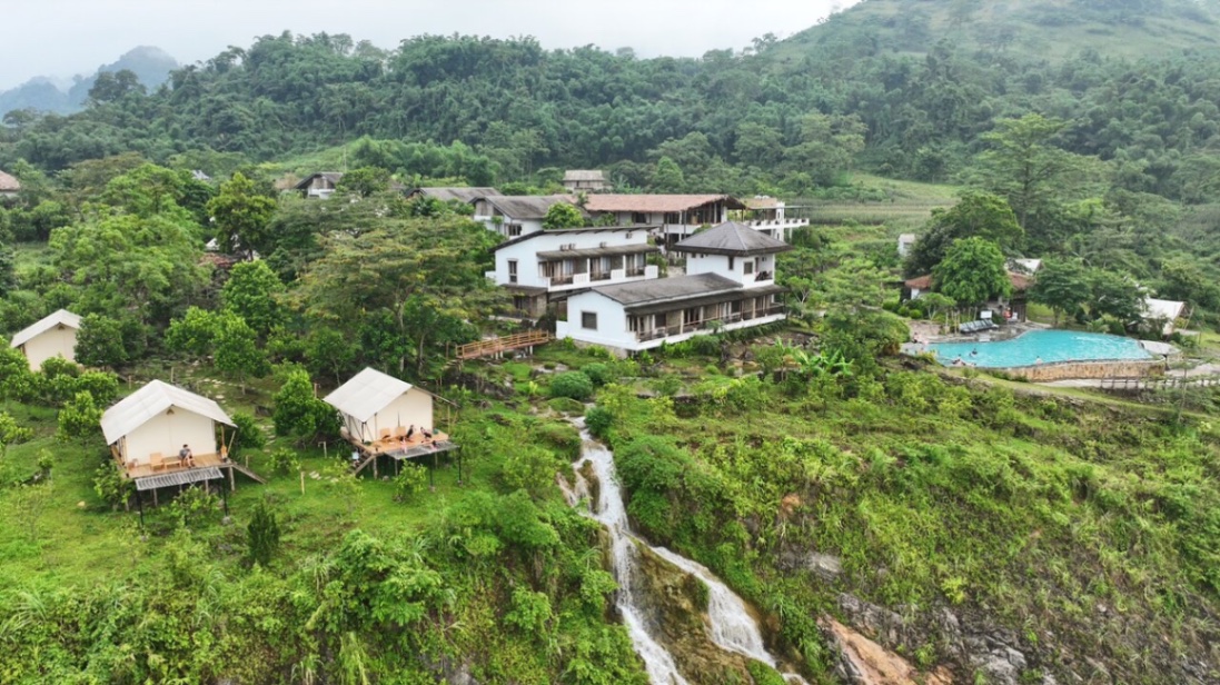 Ba Khan Village Resort