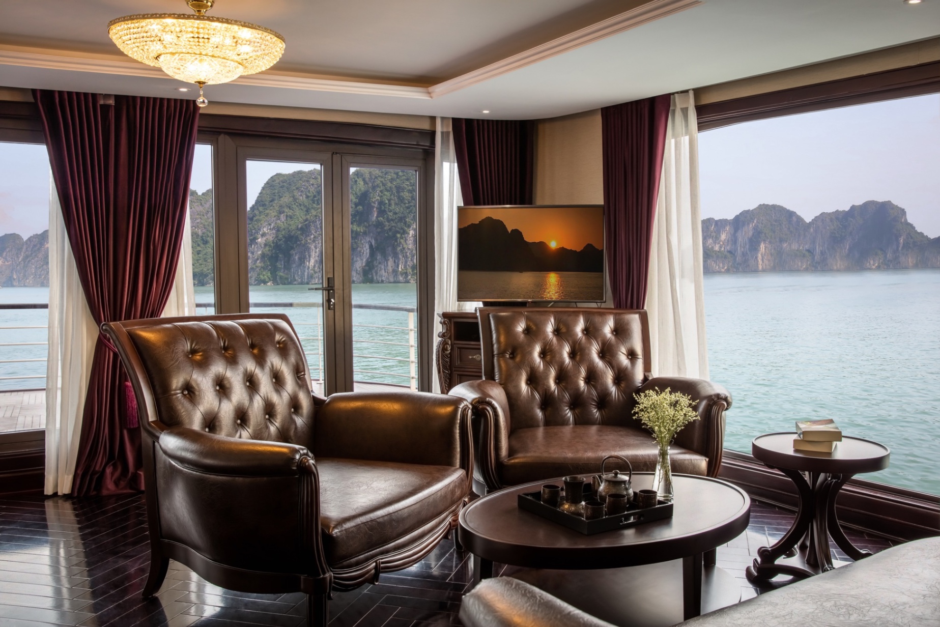 Tour Du thuyền Ambassador thăm vịnh Hạ Long 1 ngày