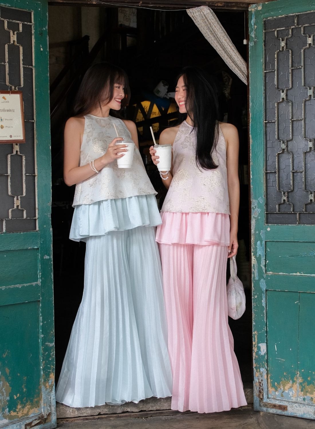 Set (Lung Linh) Áo cổ yếm + Quần dập ly