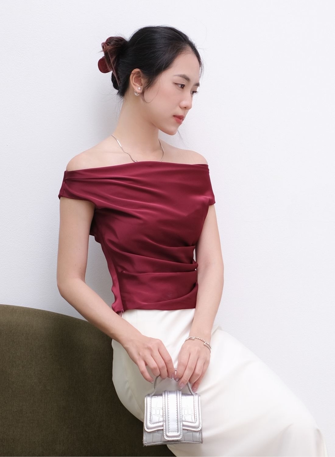 Áo Lụa Bẹt Vai Xếp Nhún BST 11/2024 - XL - Đỏ Burgundy