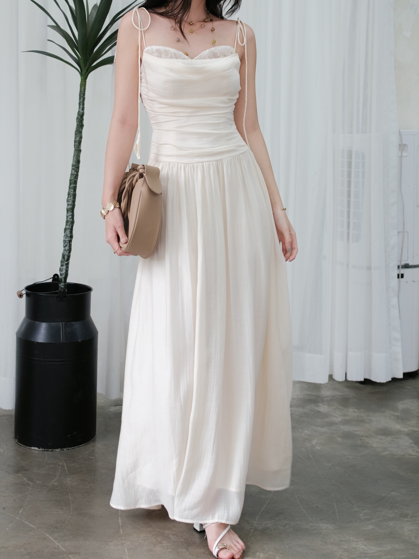 Đầm dây chuông nhún sườn phối ren - D021