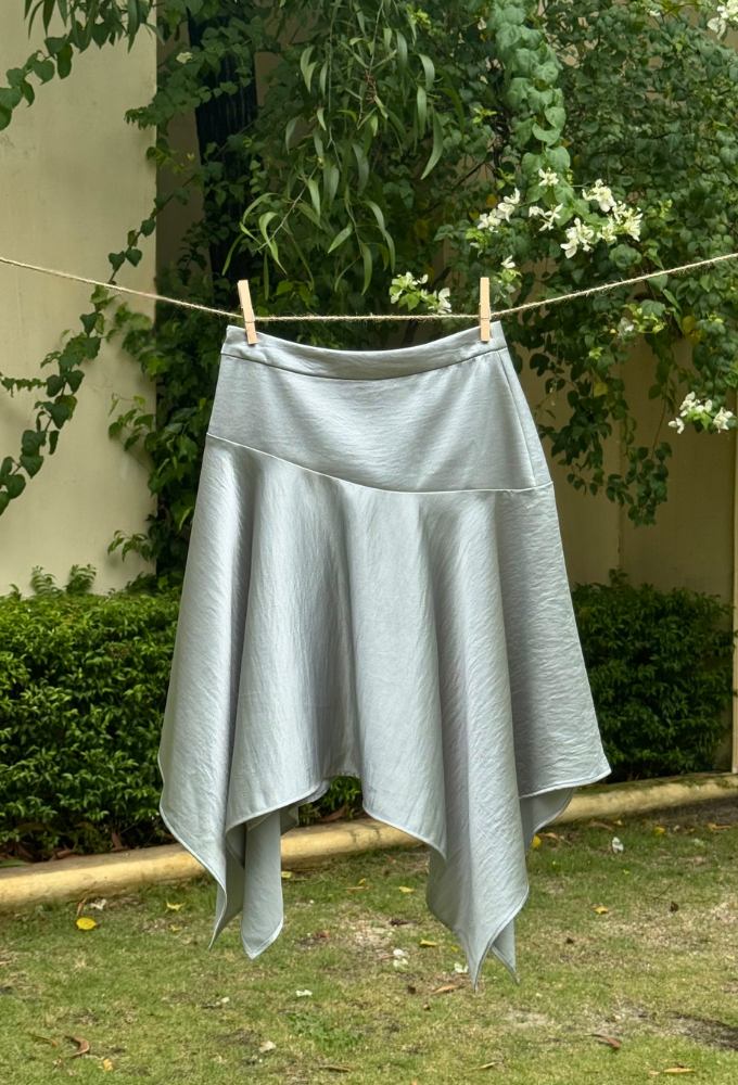 VN004 | Chân Váy Lụa Lửng Lai So Le
