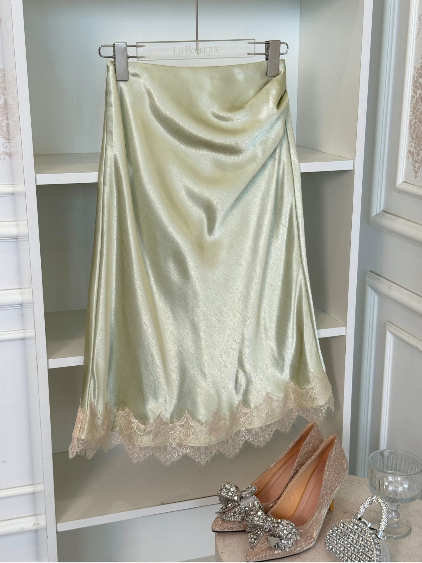 Chân váy lụa dáng midi phối ren lai La Boutique VN008-2608LAT