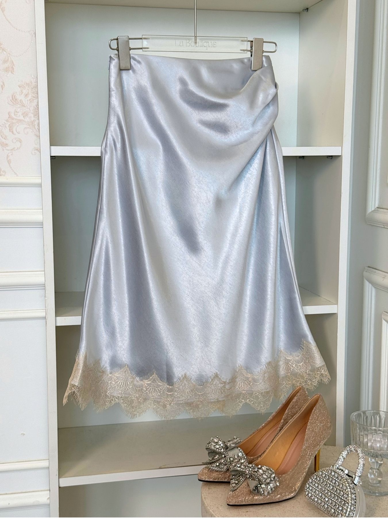 Chân váy lụa dáng midi phối ren lai La Boutique VN008-2608LAT