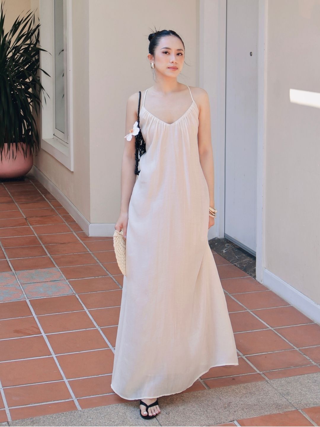 Đầm Maxi Tơ Cổ V Phom Rộng La Boutique SS2026