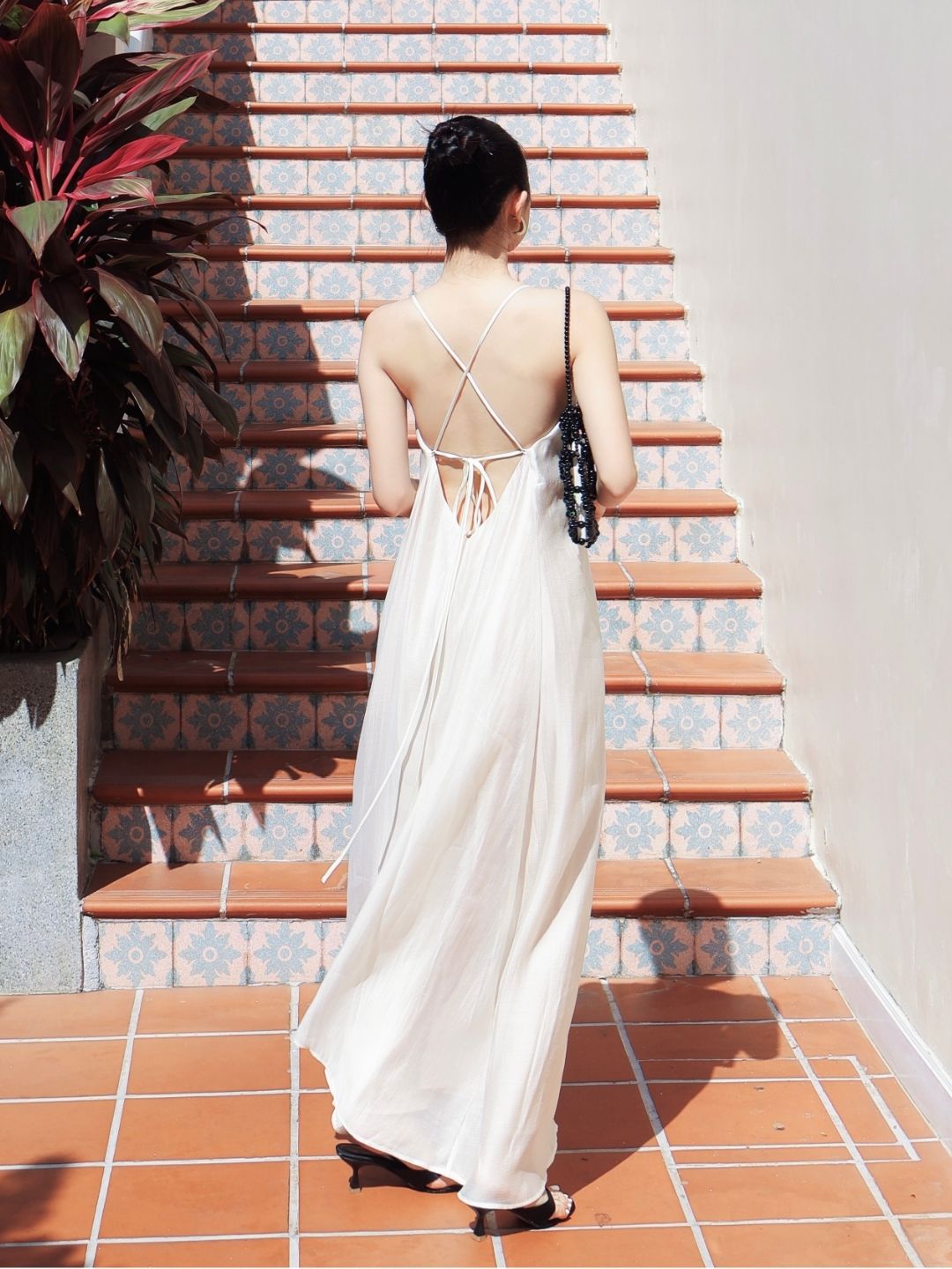 Đầm Maxi Tơ Cổ V Phom Rộng La Boutique SS2026