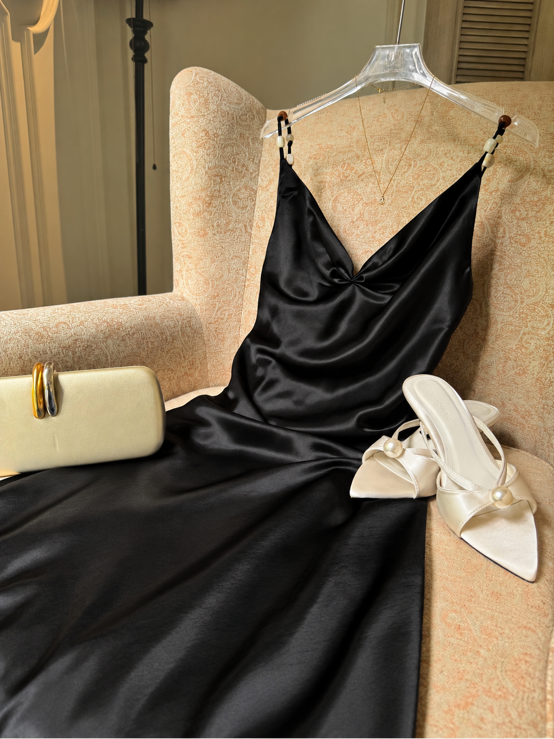 Đầm lụa dài hai dây xỏ hạt ngọc nhún ngực DD010-2608LAT