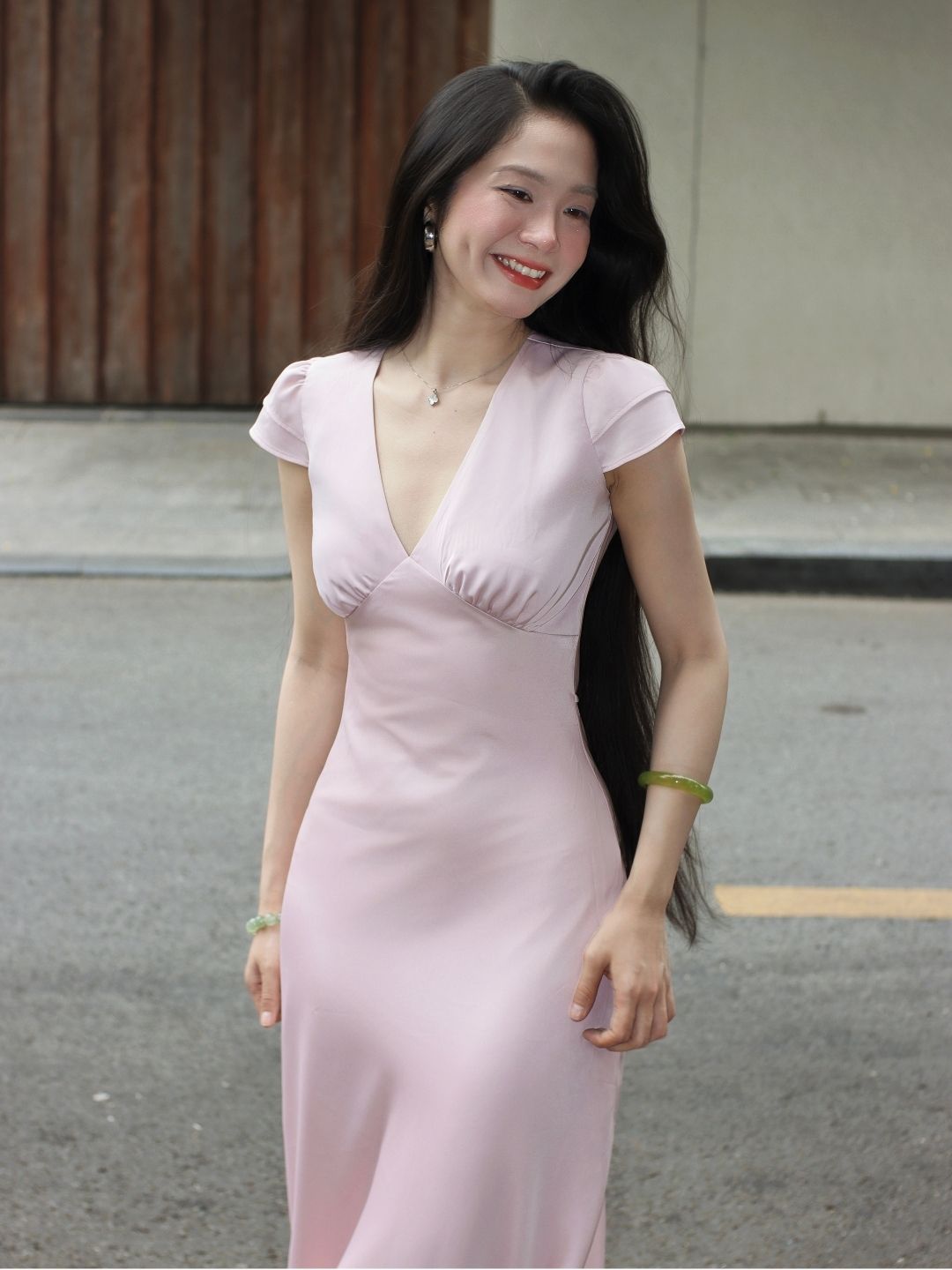 DD004 | Đầm Lụa Dài Cổ V Tay Hến