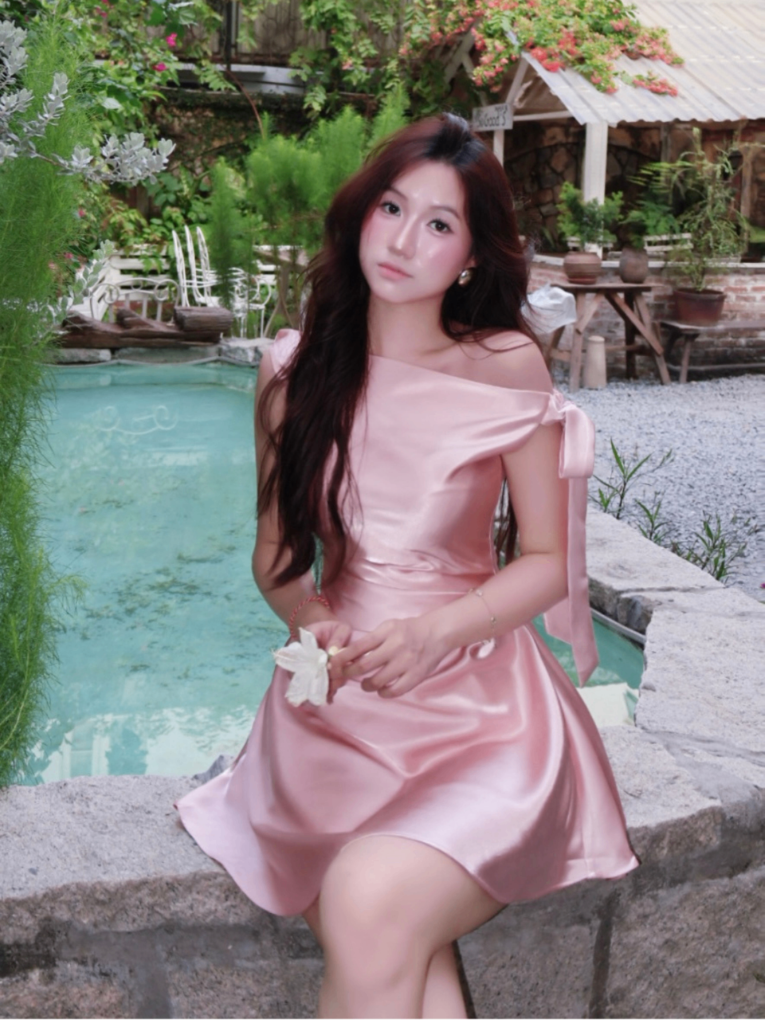 D022 | Đầm Lụa Lệch Vai Dáng Ngắn