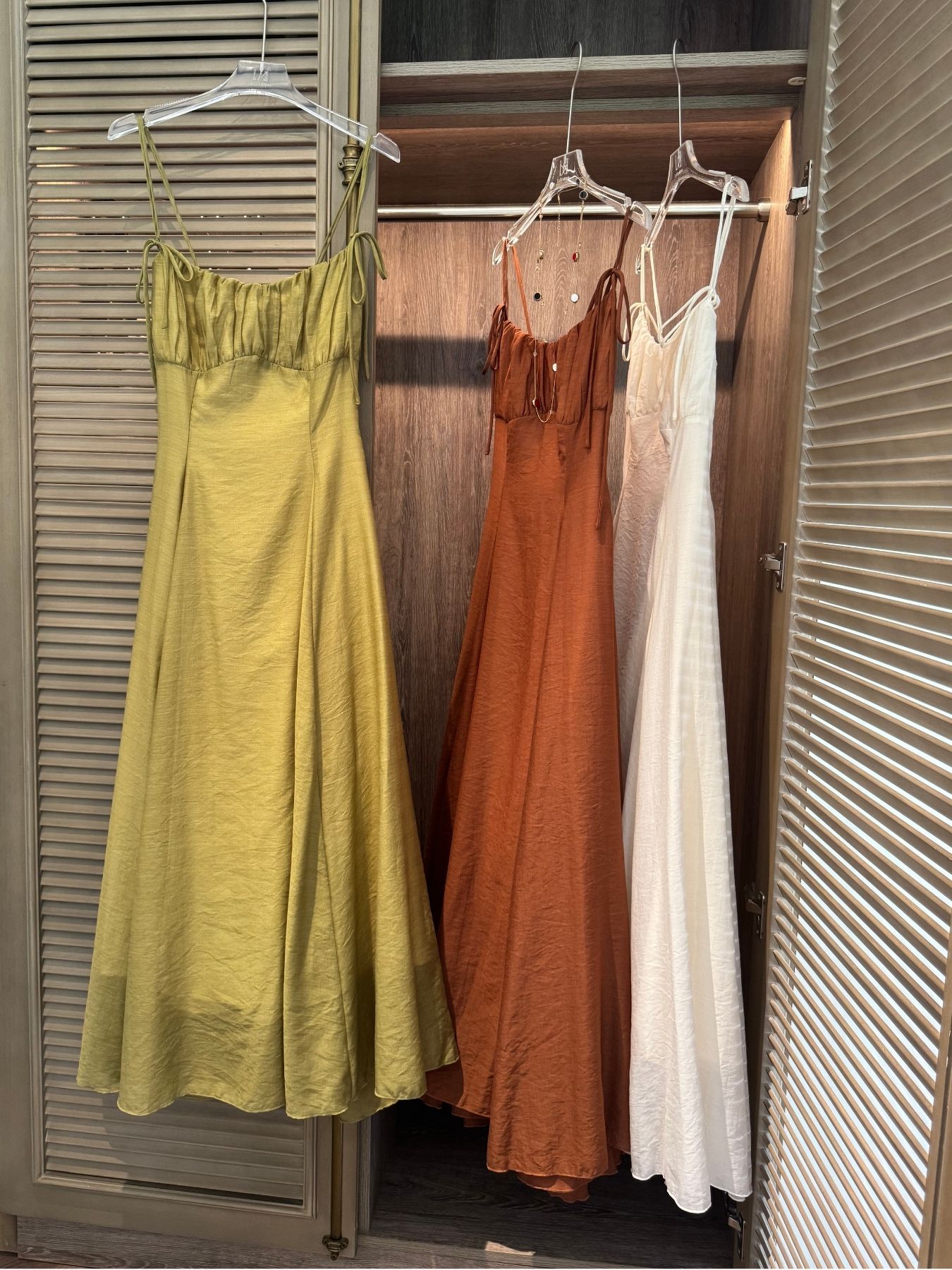 Đầm tơ hai dây nhún ngực dáng dài La Boutique DD009-2608LAT