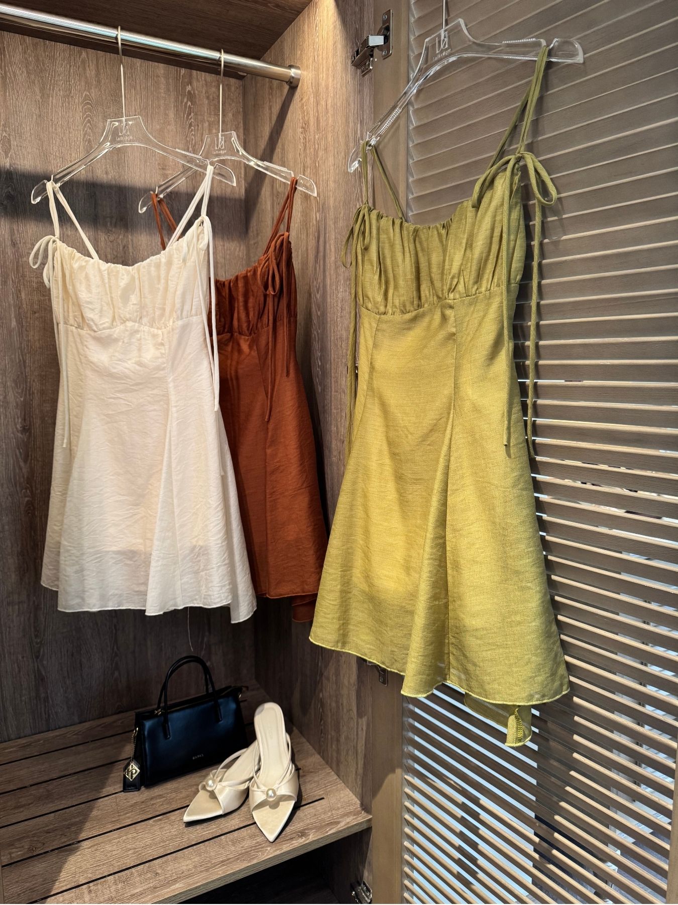 Đầm tơ hai dây nhún ngực dáng ngắn La Boutique DN004-2608LAT