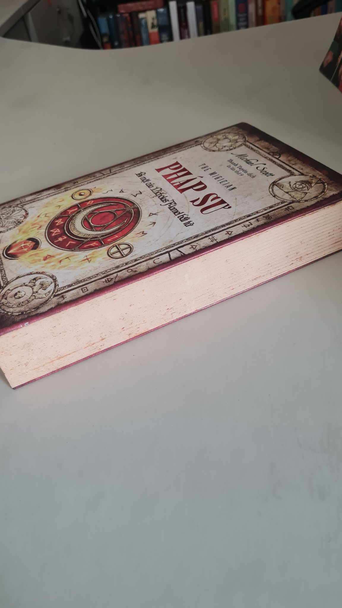 Pháp sư bí mật của Nicholasflamel bất tử-Sách lưu kho, giấy xốp, có ố- 2018- Michael Scott [2001] SÁCH VĂN HỌC